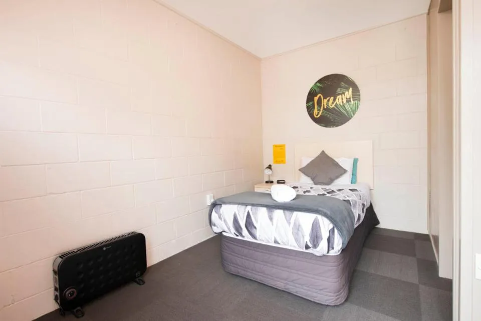 Bedroom, Bed in Bridge Backpackers