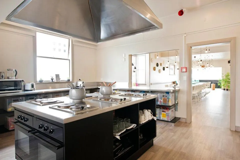 Communal kitchen in Bridge Backpackers