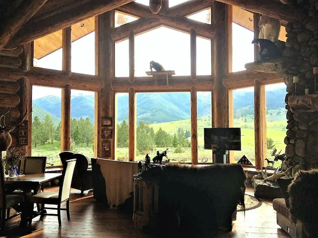 Mountain view in McDonald's Ranch Lodge