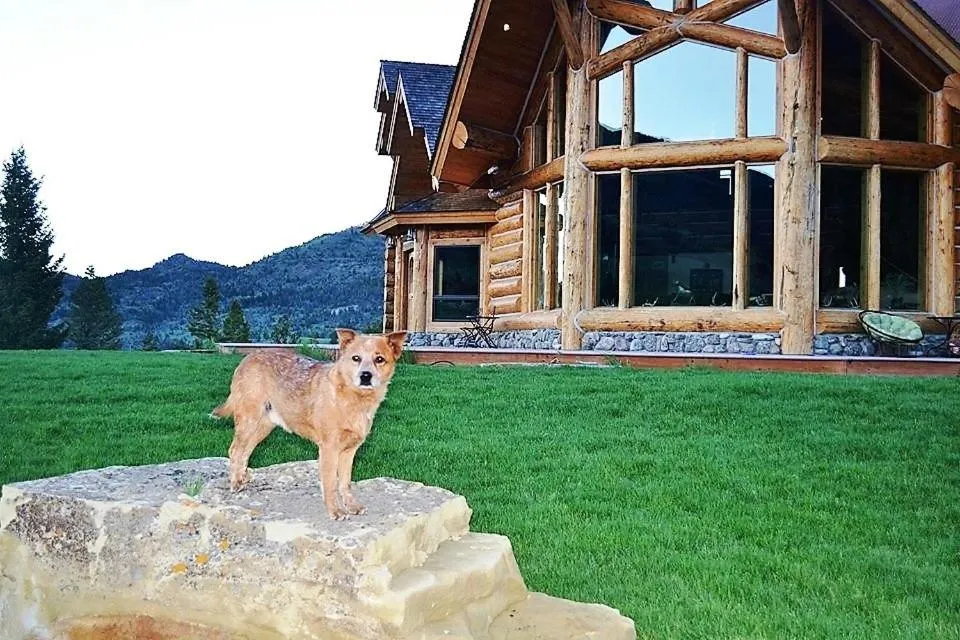 McDonald's Ranch Lodge