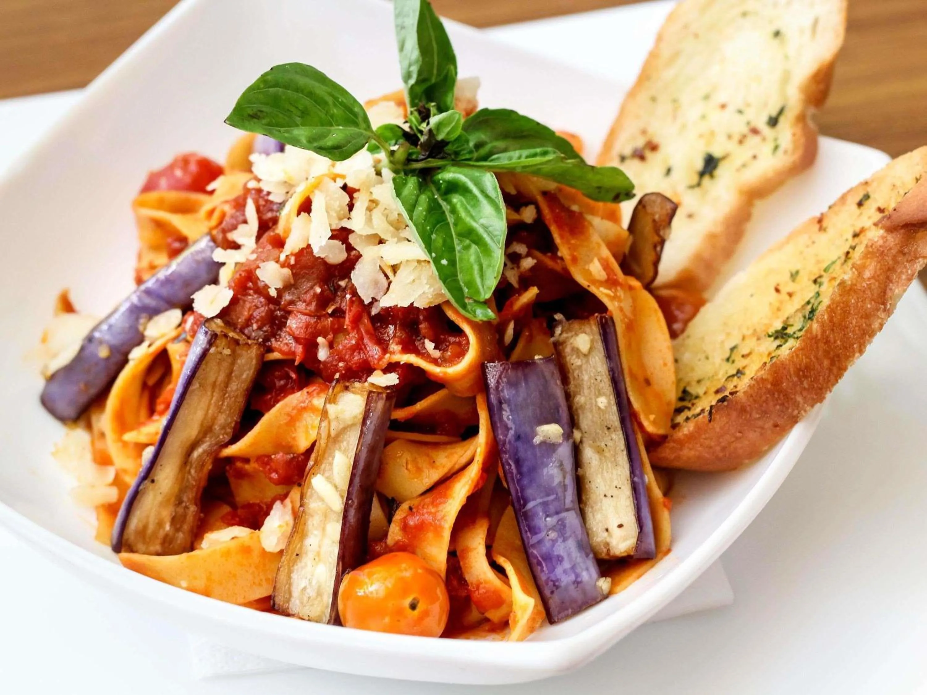 Restaurant/places to eat in Novotel Bali Nusa Dua