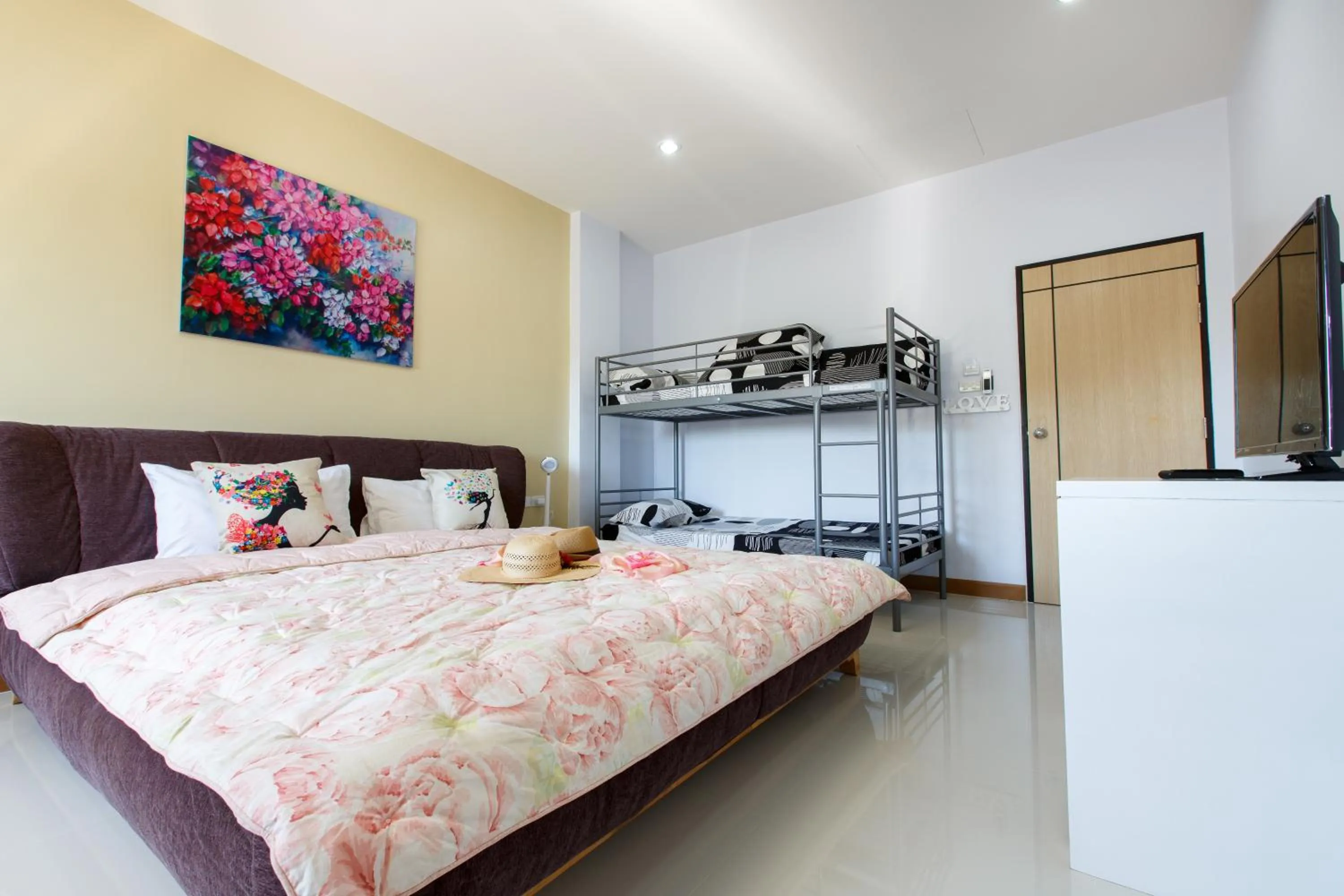 minibar, Bed in YaYa B By Briza Group