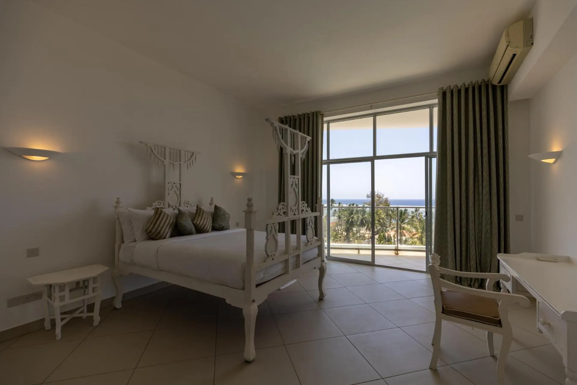 Bedroom, Bed in Sun N Sand Beach Resort