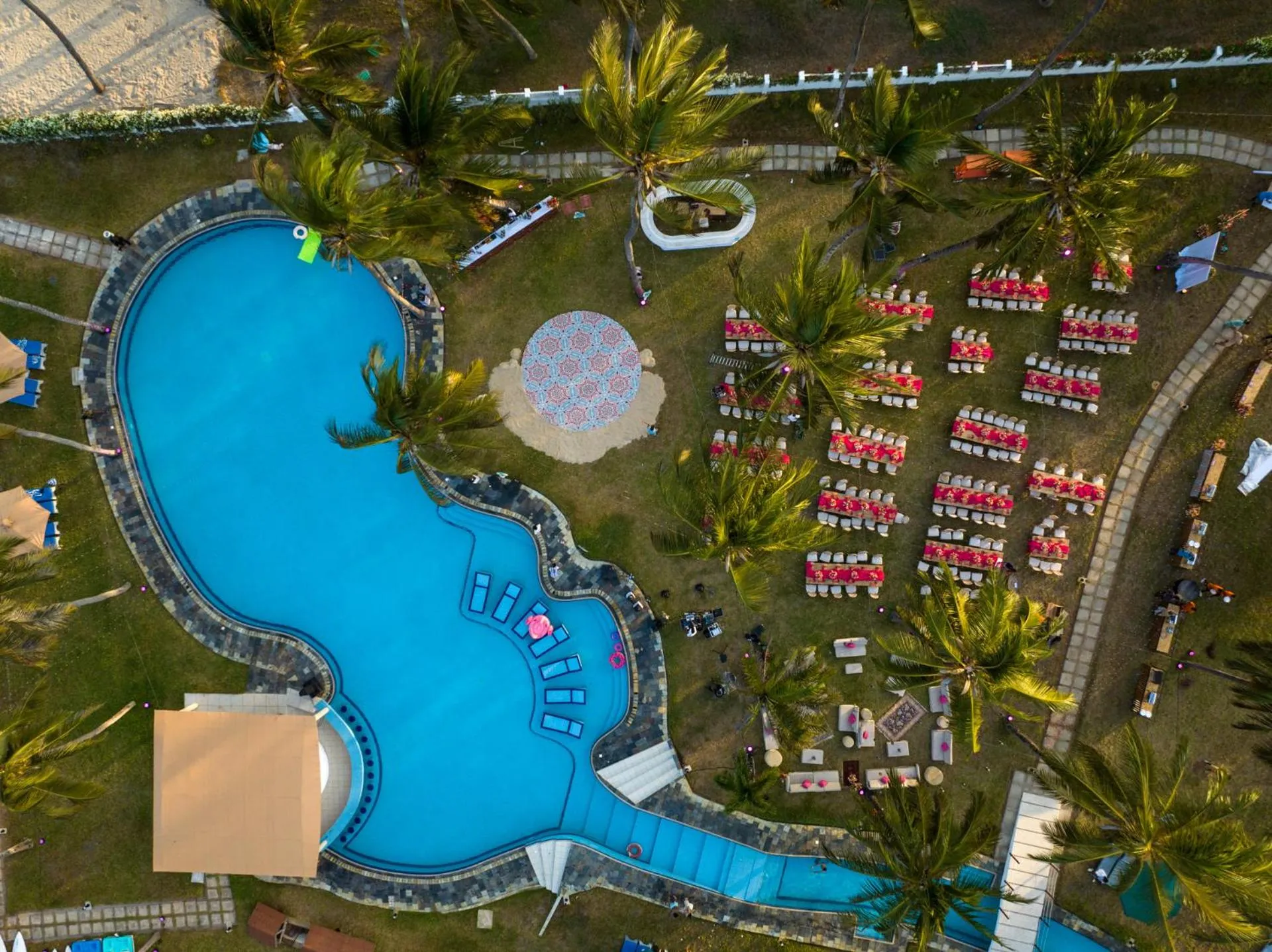 Swimming pool in Sun N Sand Beach Resort