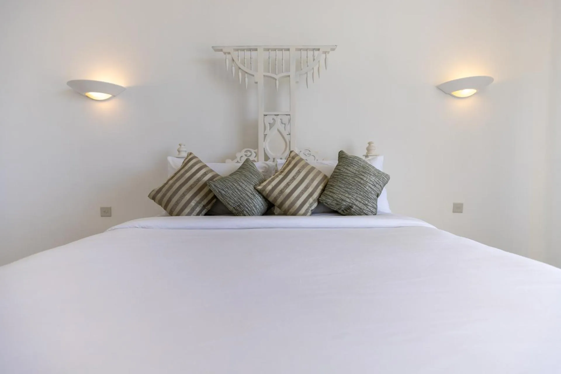 Bed in Sun N Sand Beach Resort