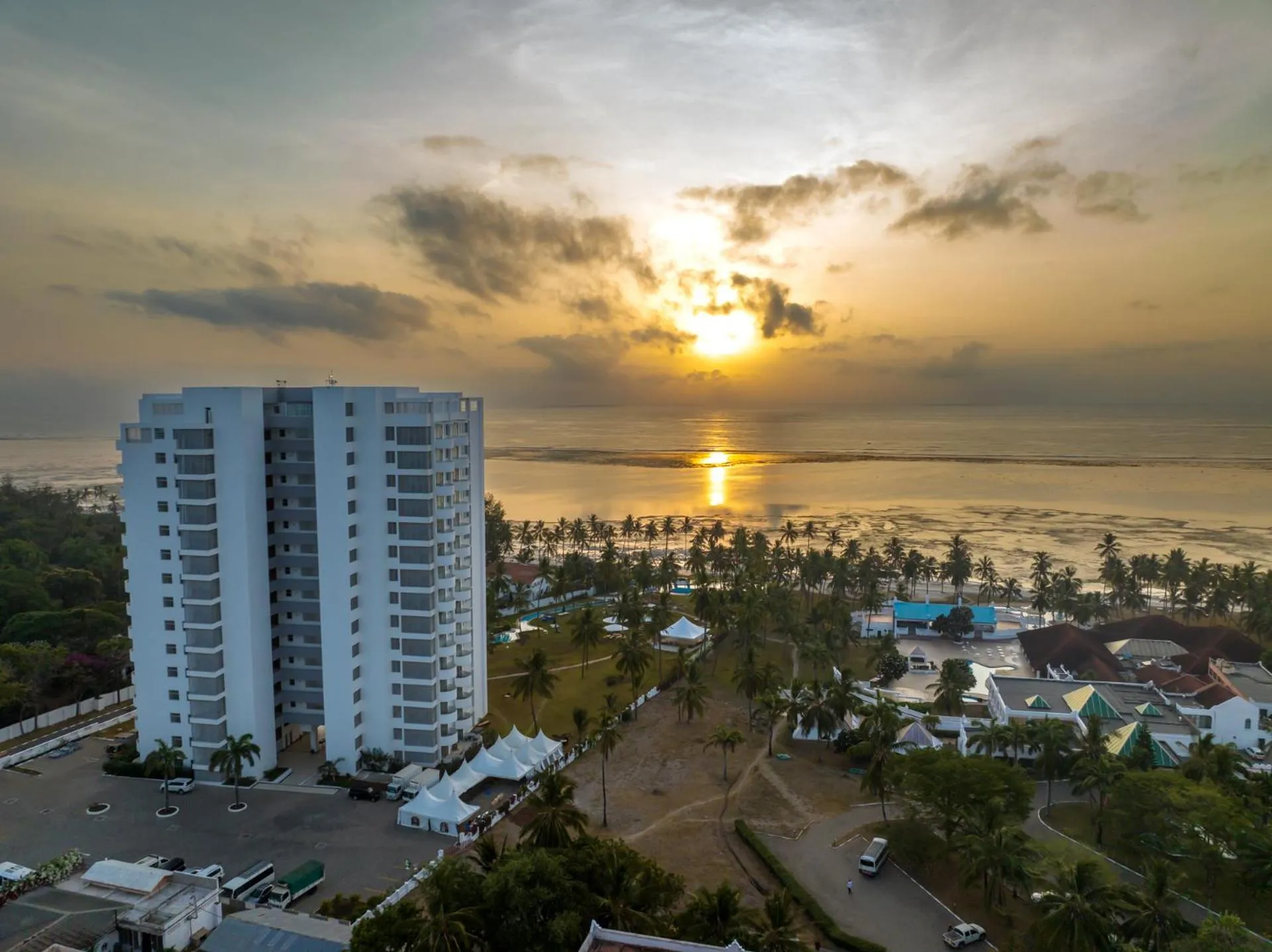 Property building in Sun N Sand Beach Resort