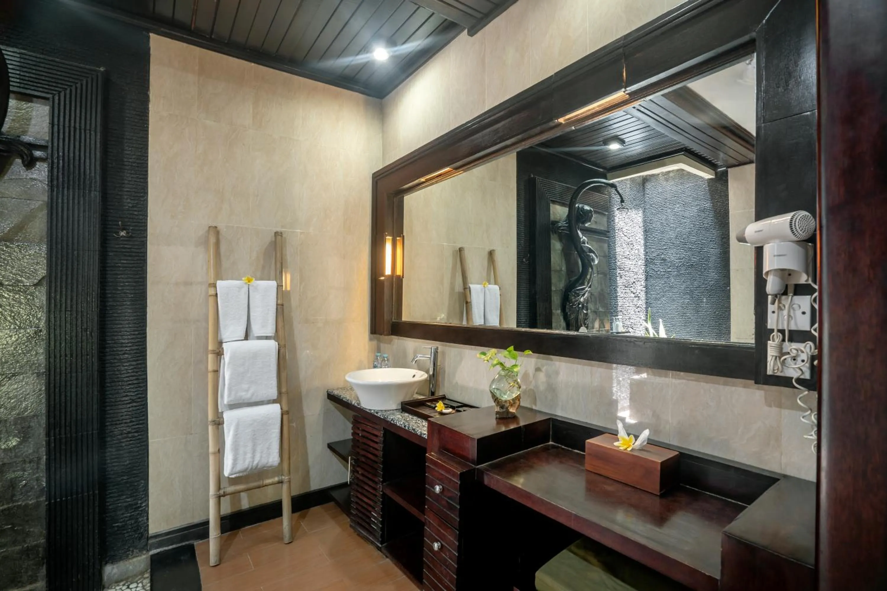 Shower in The Bali Dream Villa Seminyak