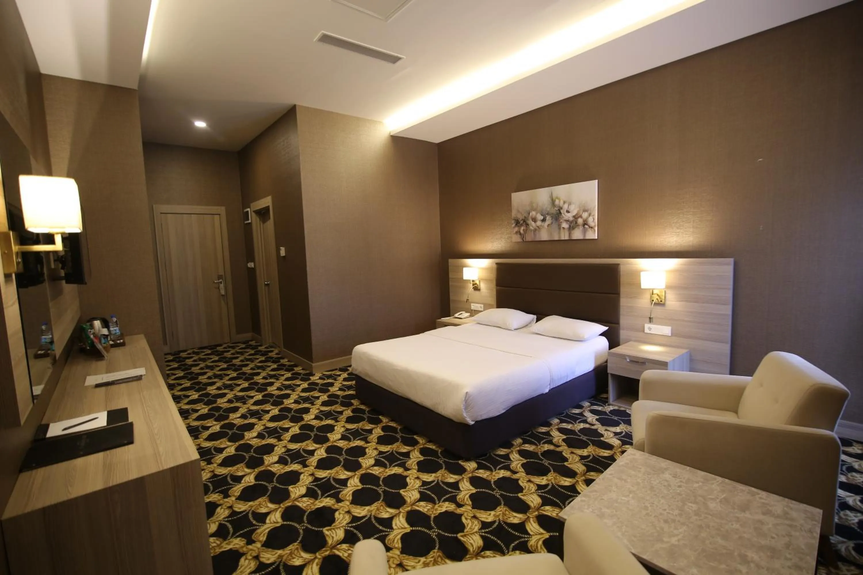 Photo of the whole room, Bed in Hotel Excellence Inn