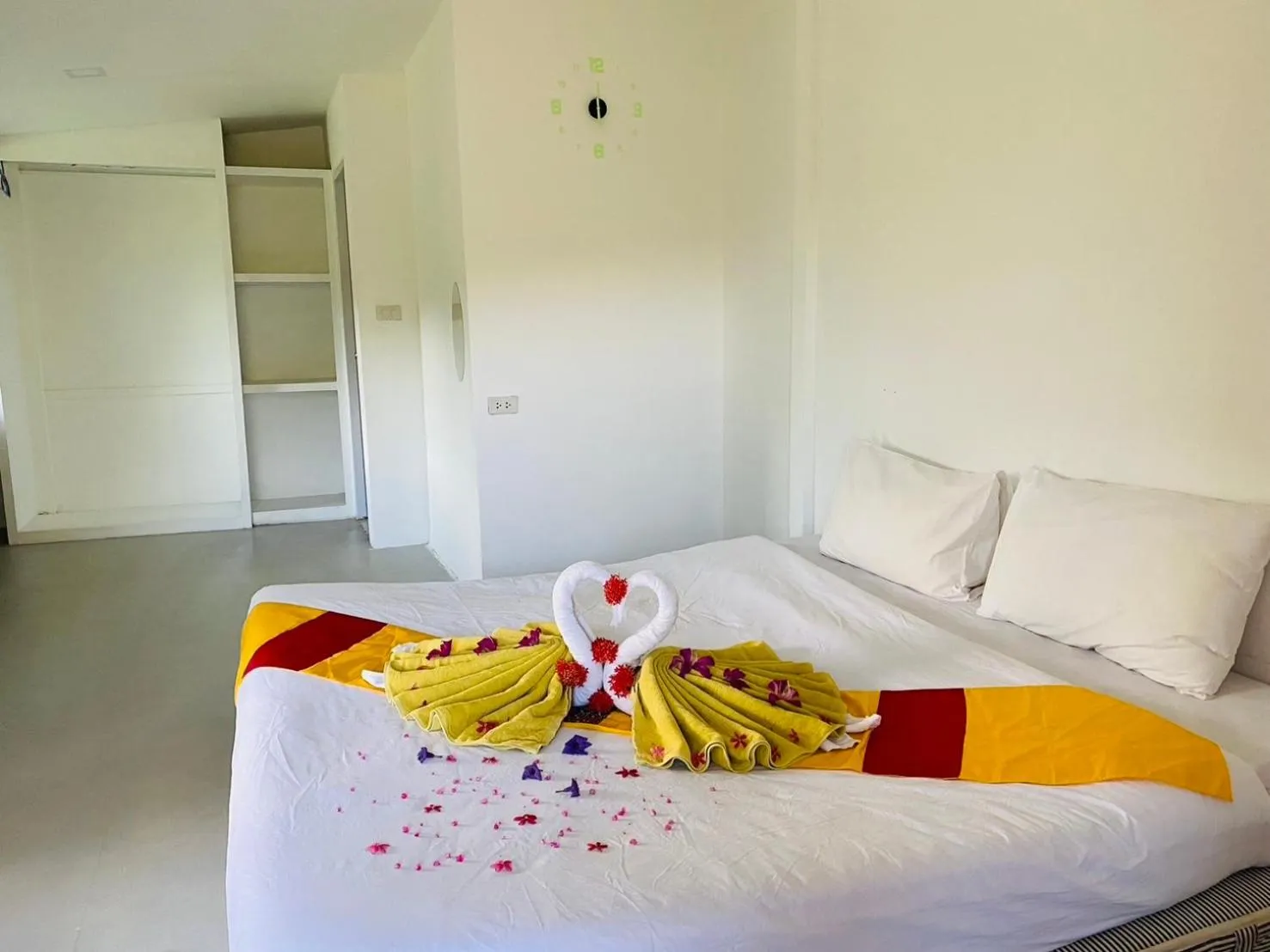 Bed in Lanta Infinity Resort - SHA Extra Plus