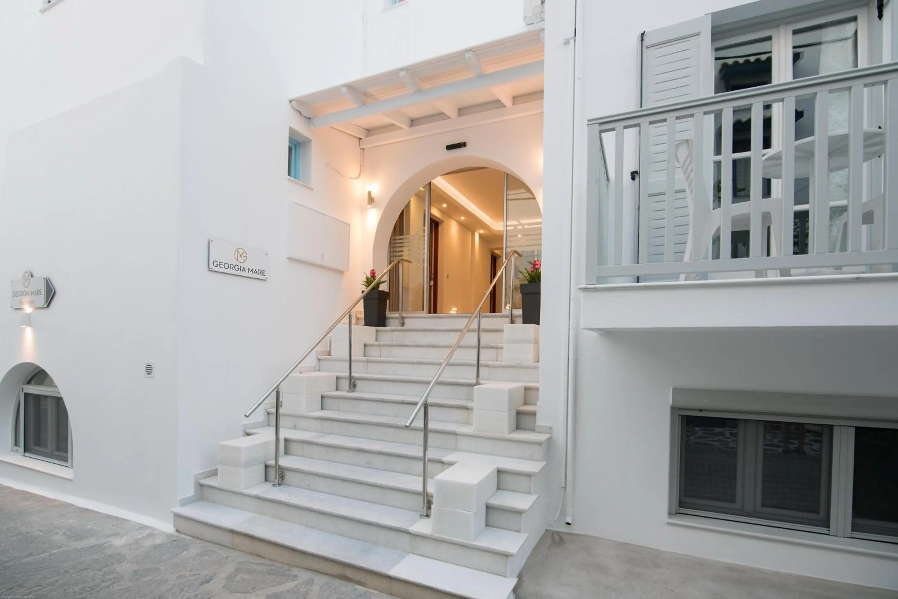 Facade/entrance in Georgia Mare