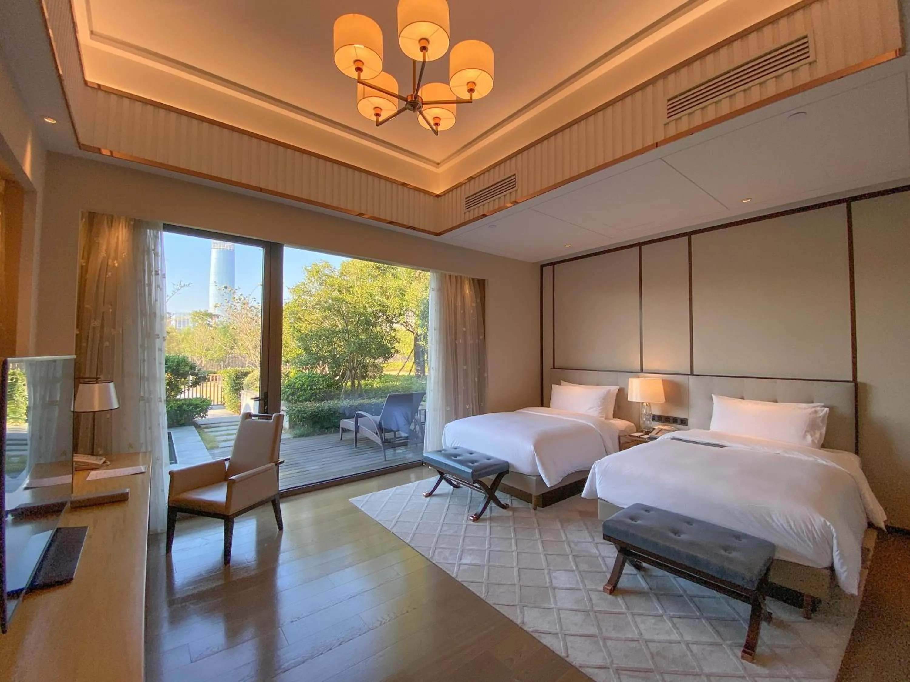 Garden view, Bed in Le Meridien Suzhou, Suzhou Bay