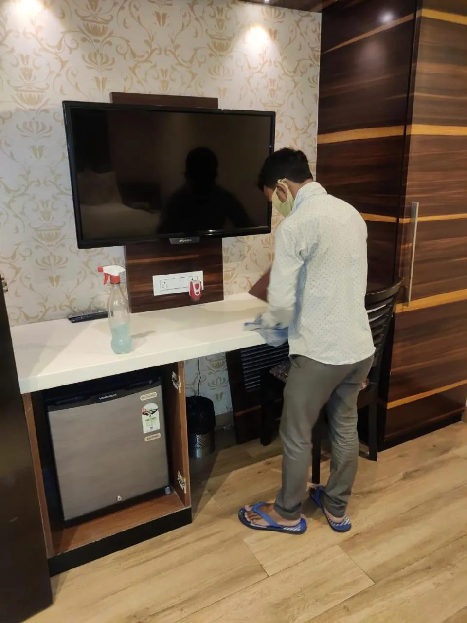 People in Hotel Sangat Regency