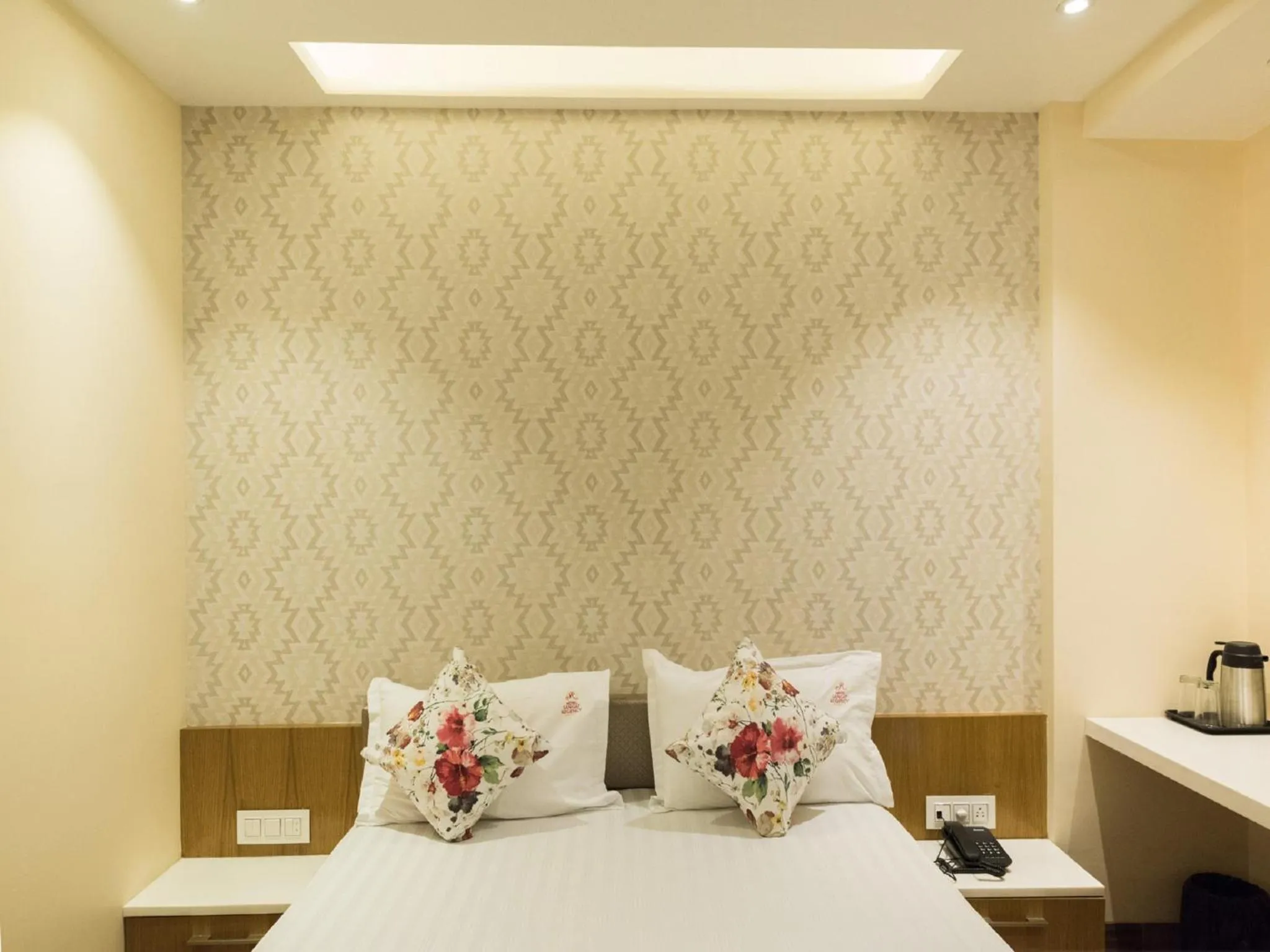 Bedroom, Bed in Hotel Sangat Regency