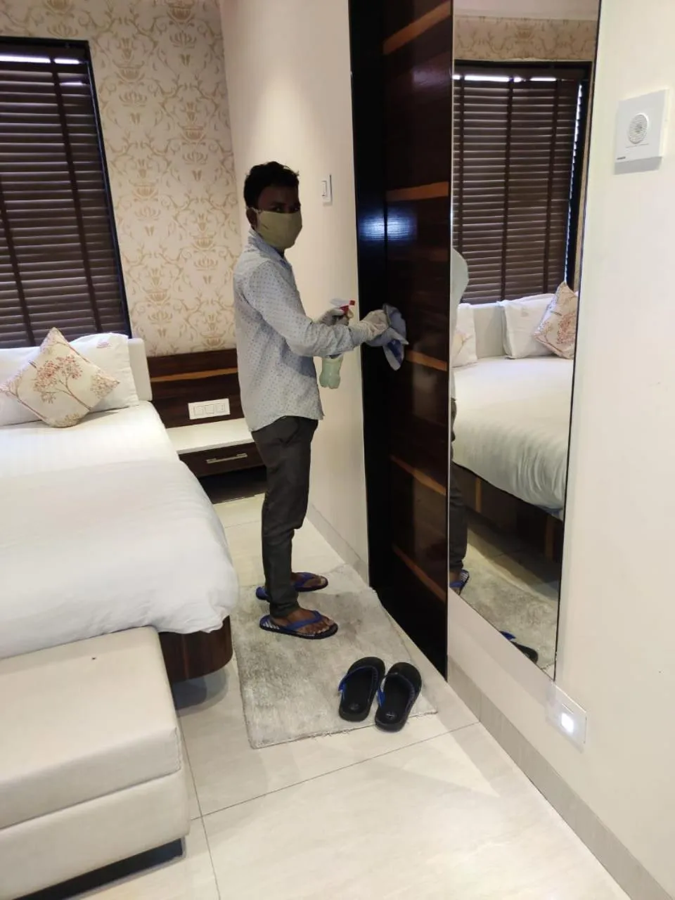 People, Bed in Hotel Sangat Regency