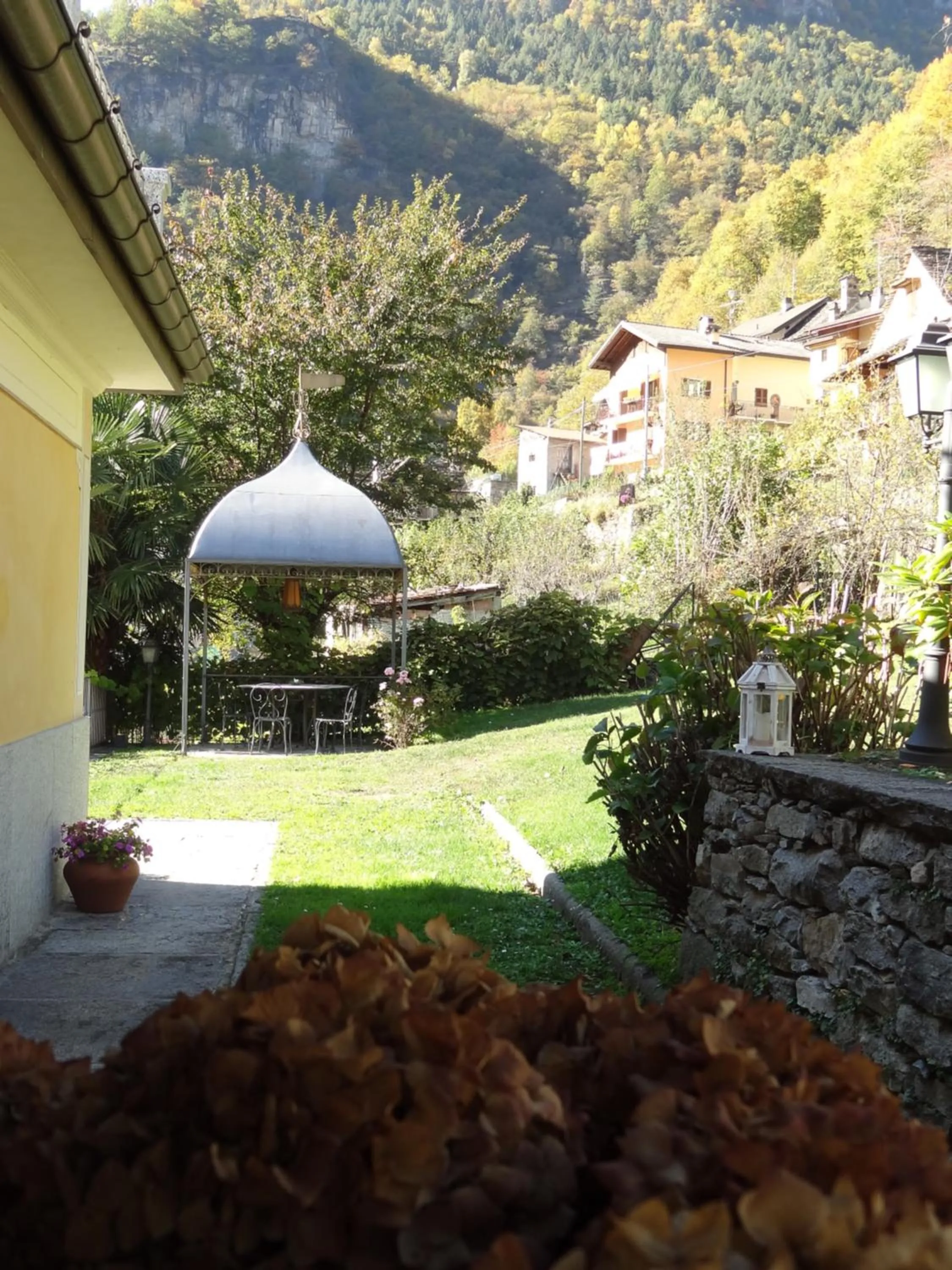 Garden in B&B DELL'ANTICA OSTERIA -Varzo