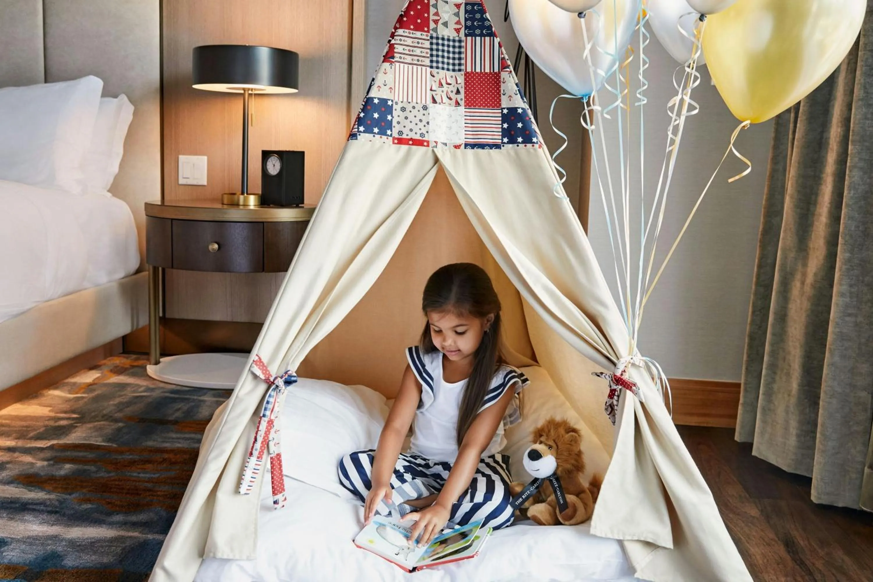 Photo of the whole room, Bed in The Ritz-Carlton, Toronto