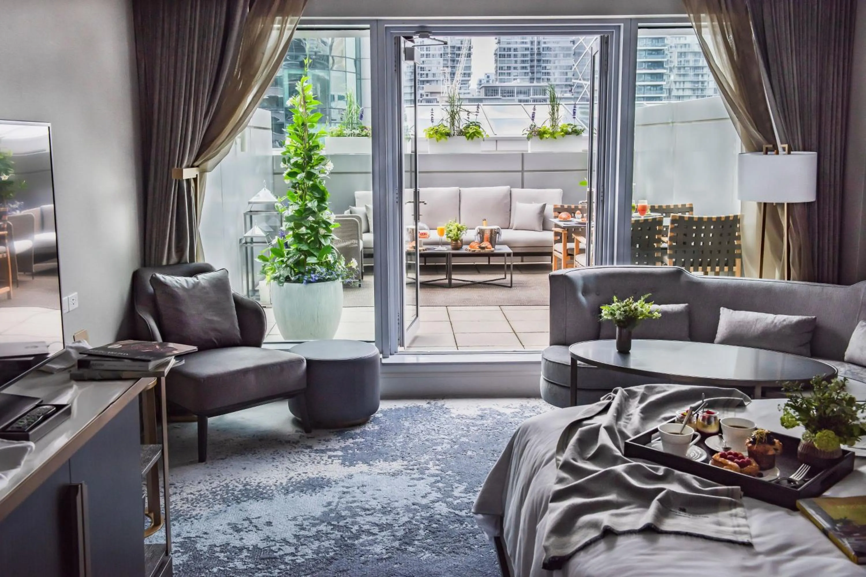 Photo of the whole room in The Ritz-Carlton, Toronto