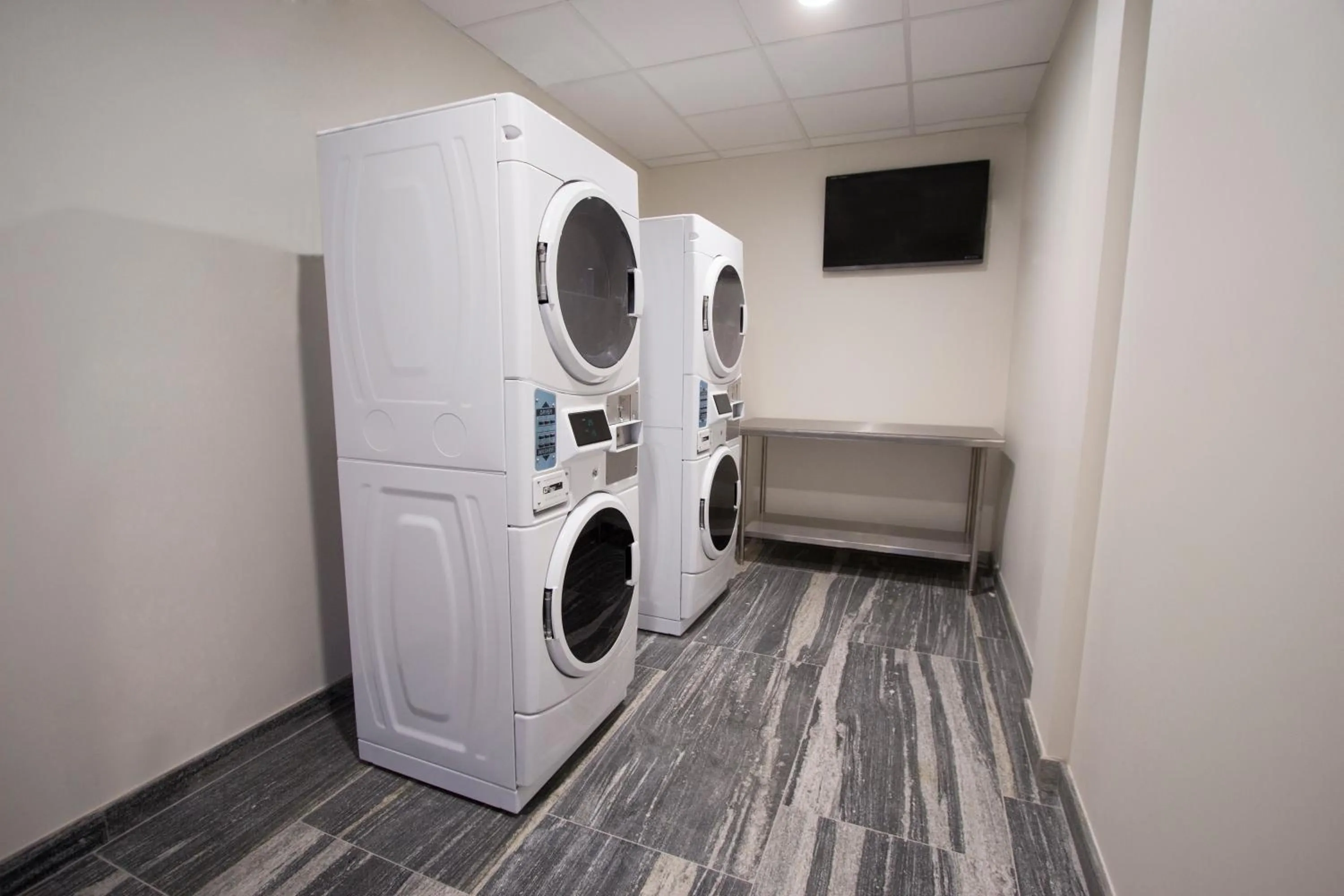 laundry in Fiesta Inn Suites Aeropuerto del Bajío