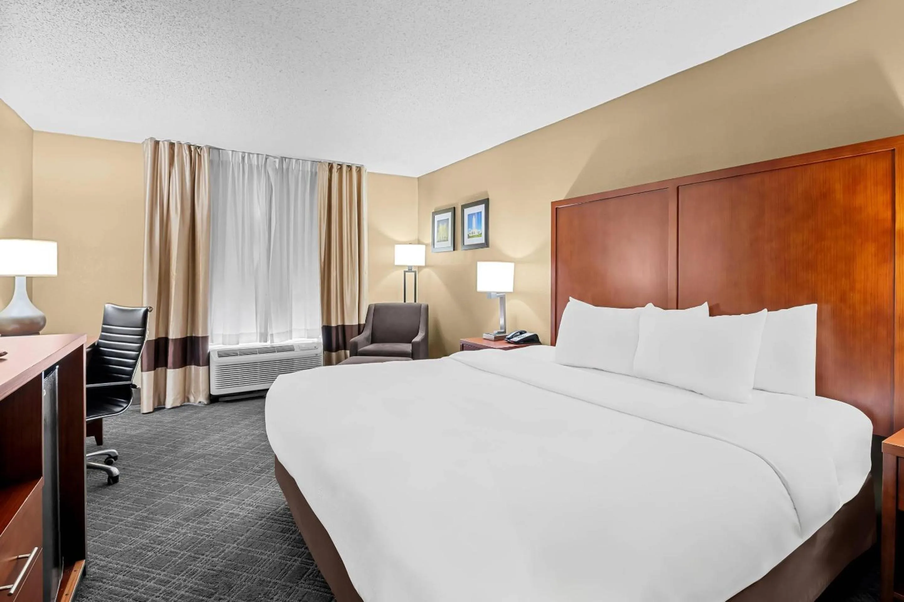 Bedroom, Bed in Comfort Inn University Area