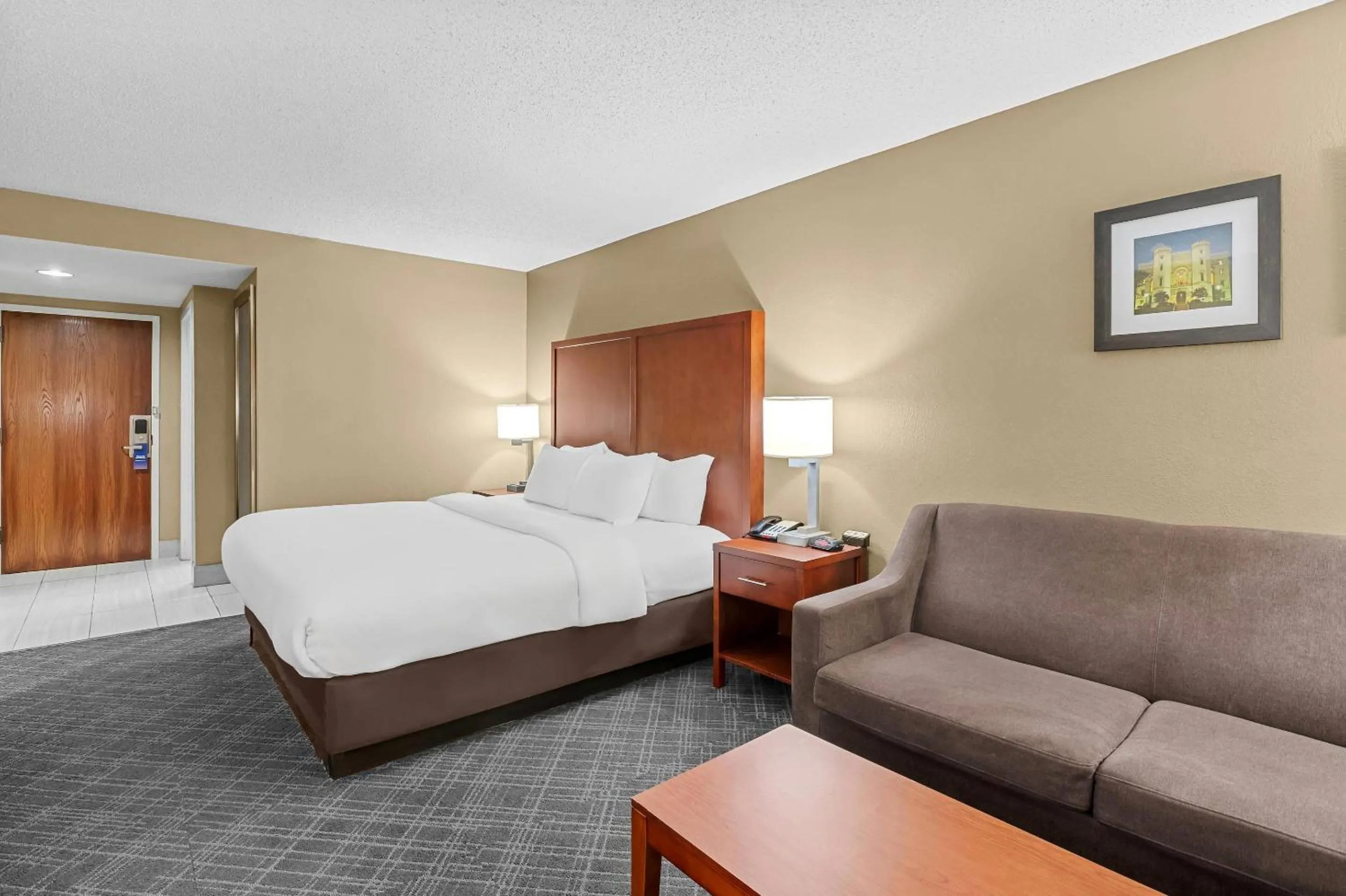 Bedroom, Bed in Comfort Inn University Area