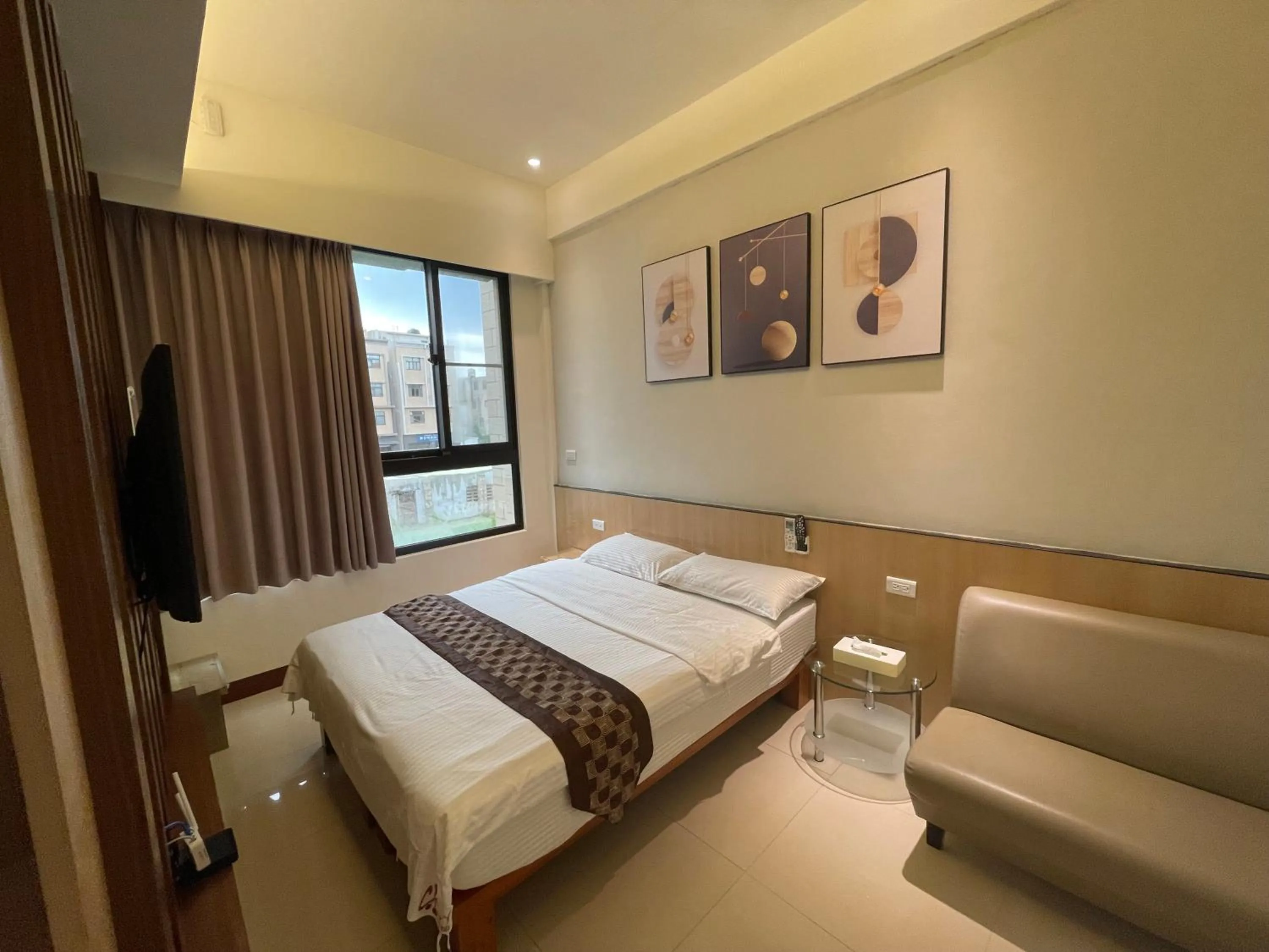 Photo of the whole room, Bed in Cherry Inn