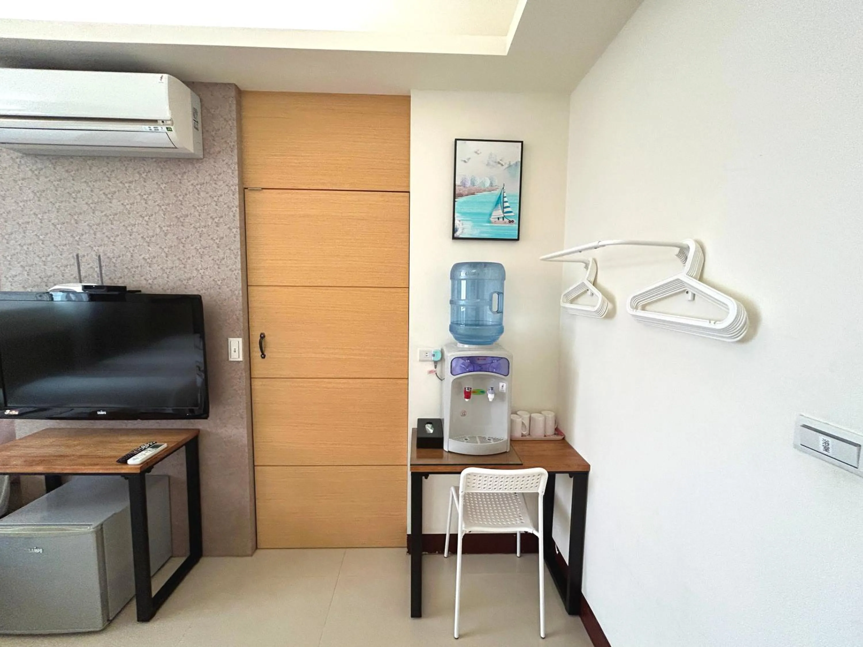 Photo of the whole room in Cherry Inn