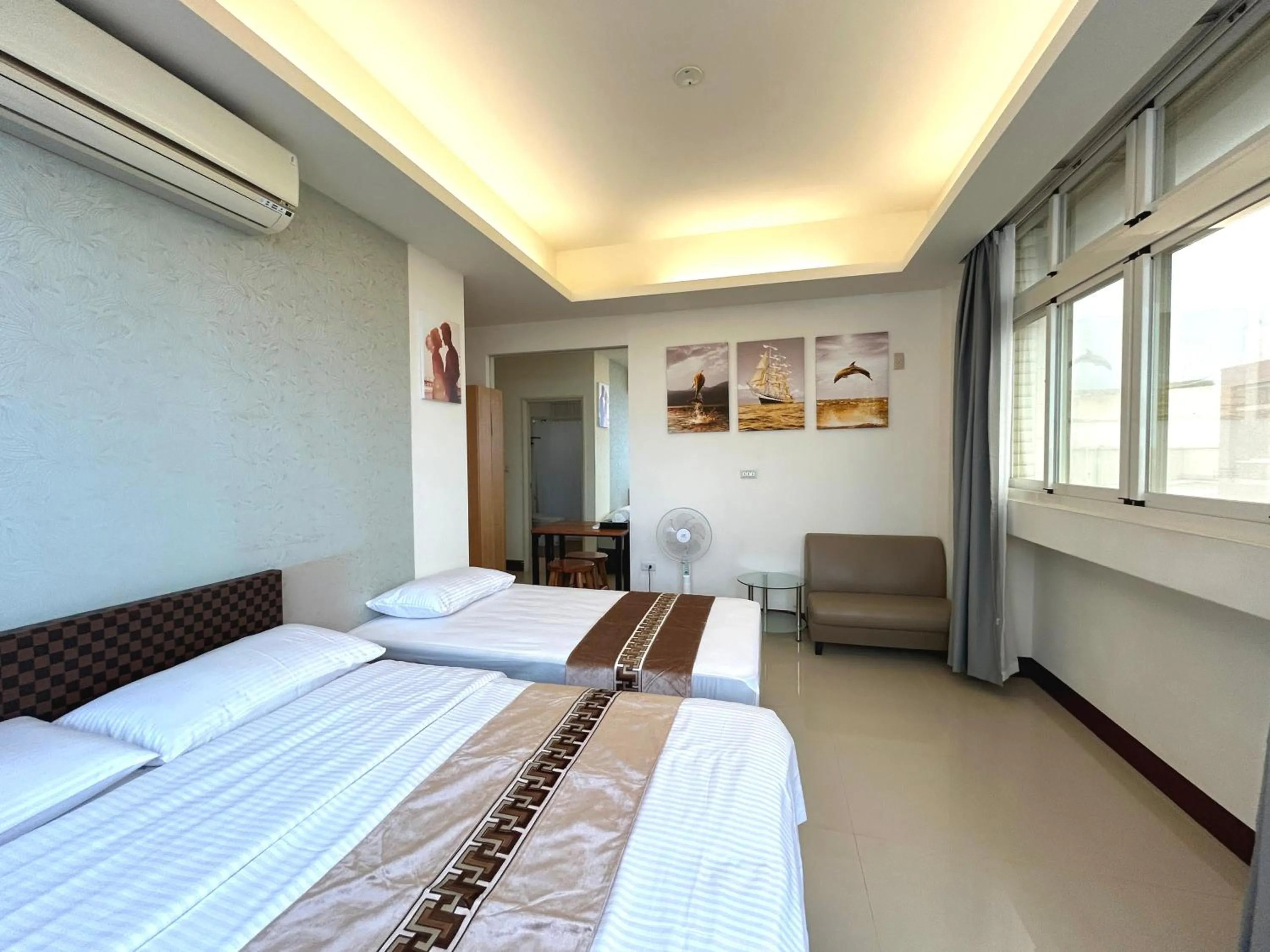 Photo of the whole room, Bed in Cherry Inn