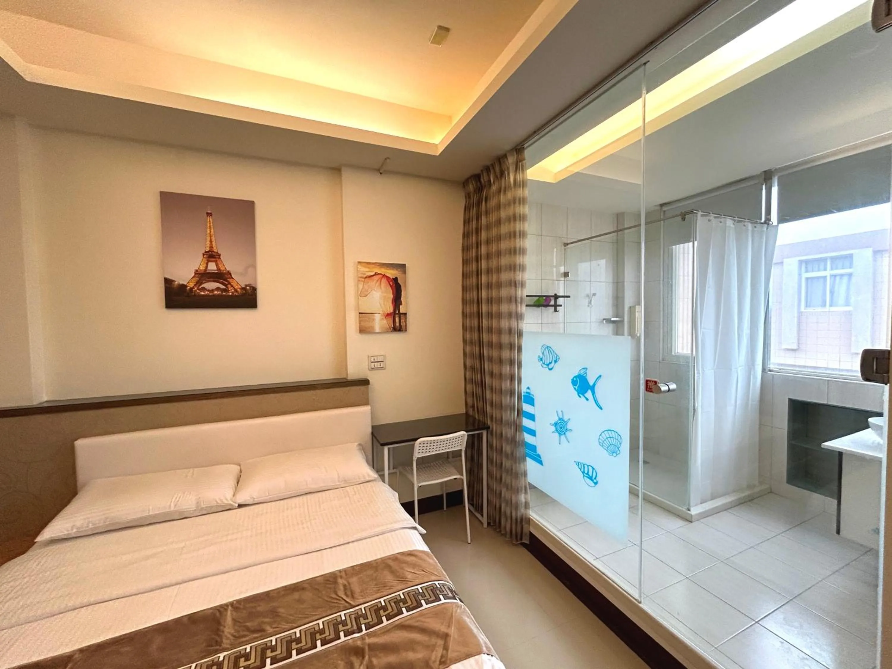 Photo of the whole room, Bed in Cherry Inn