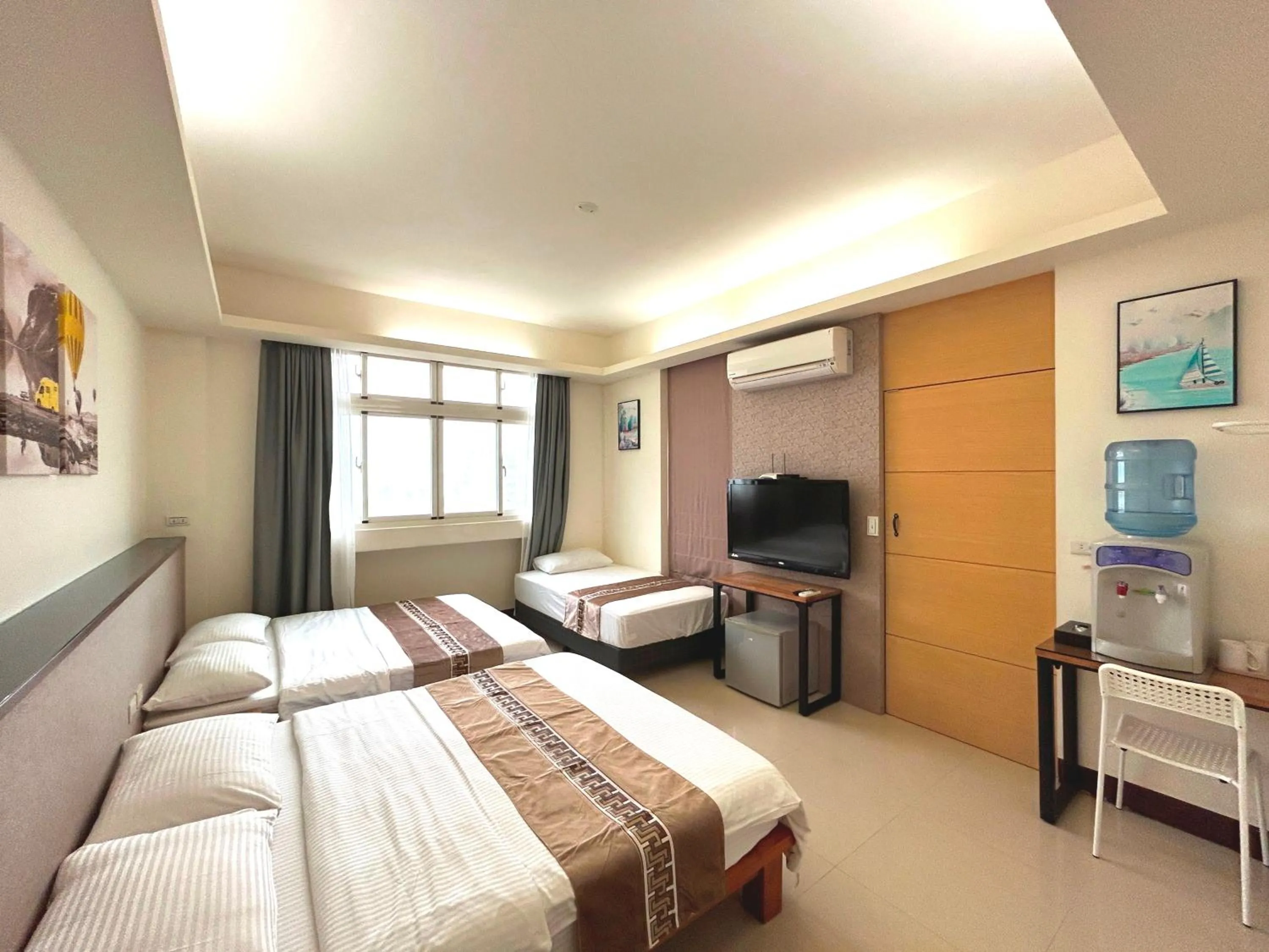 Photo of the whole room, Bed in Cherry Inn