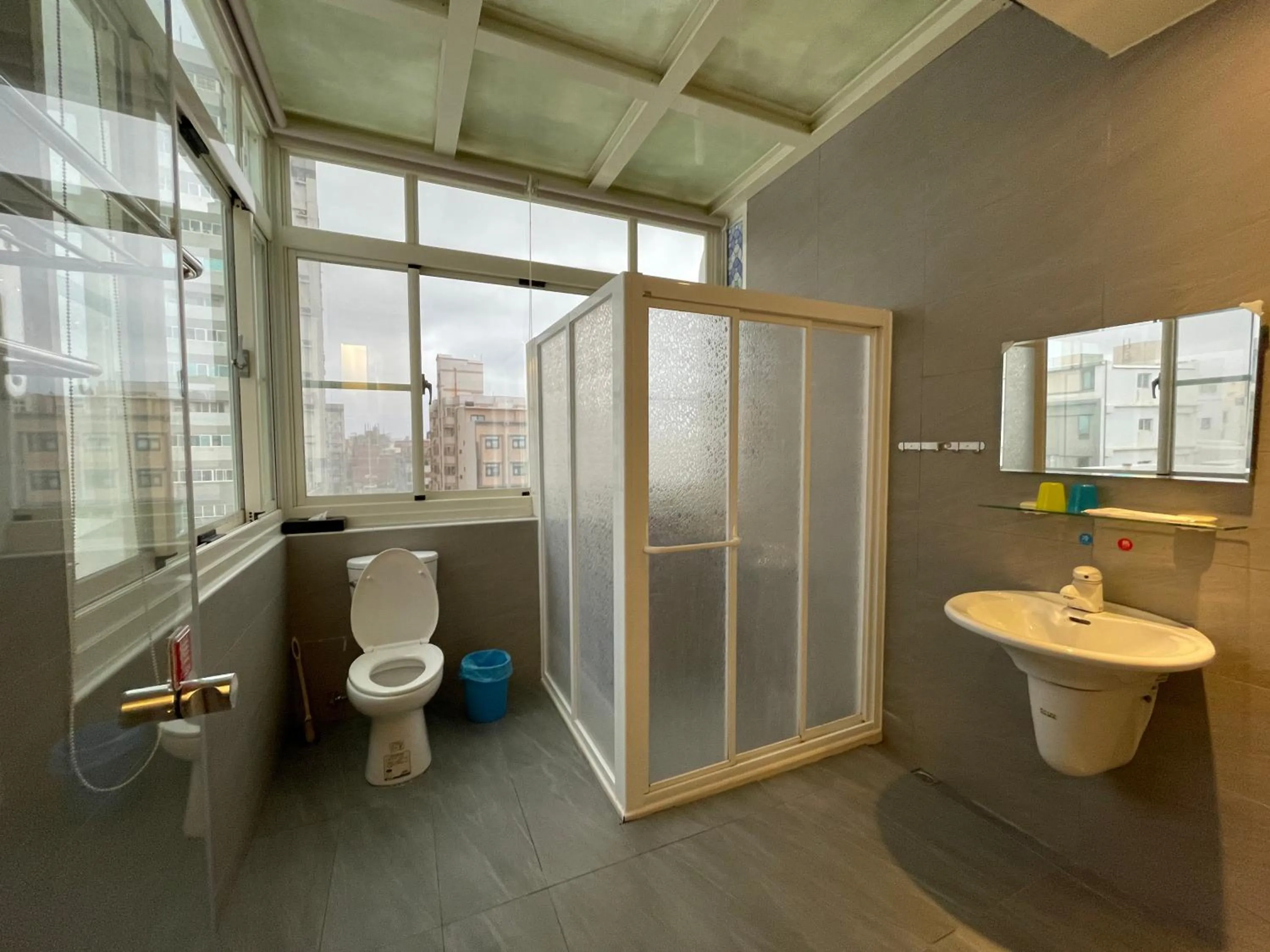 Shower in Cherry Inn