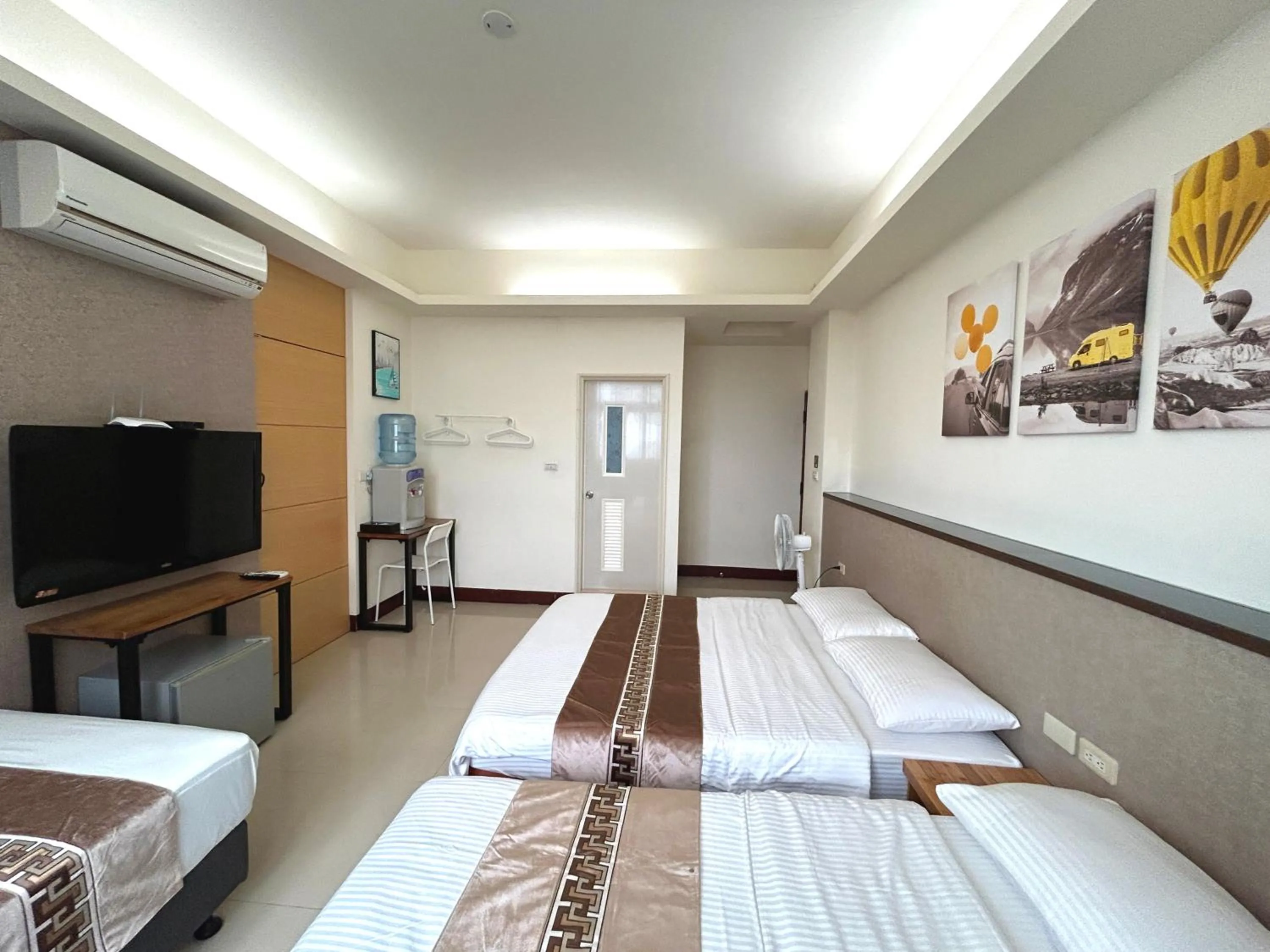 Photo of the whole room, Bed in Cherry Inn