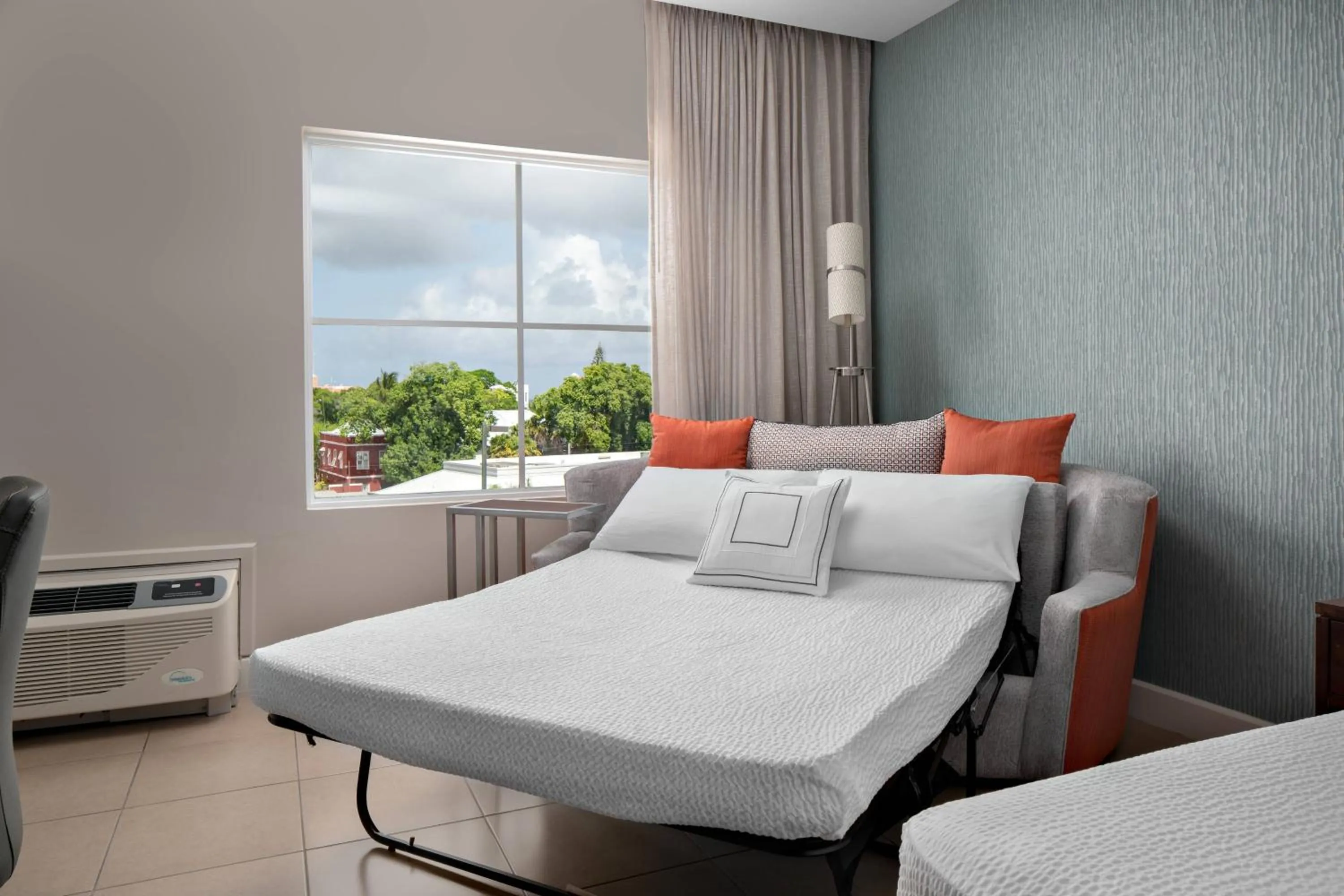 Photo of the whole room, Bed in Courtyard by Marriott Bridgetown, Barbados