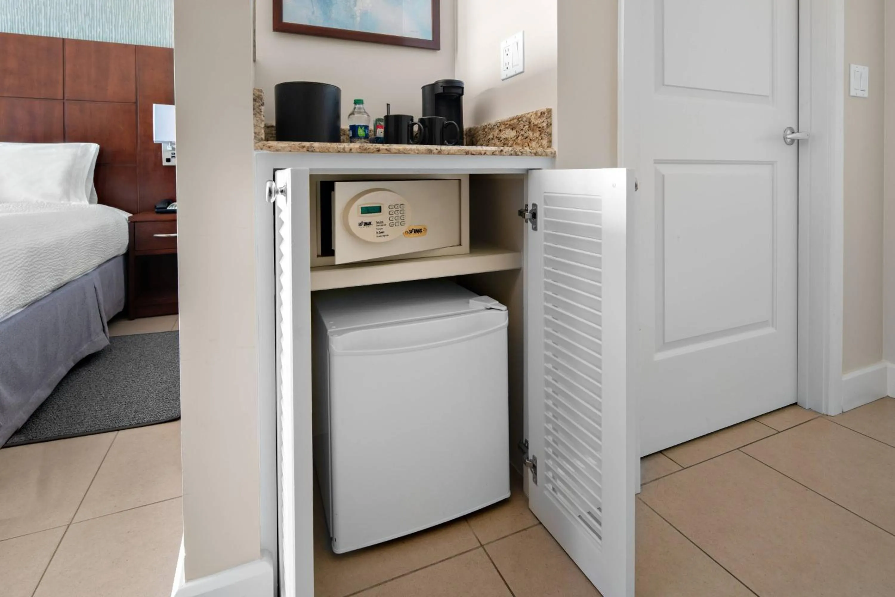 Photo of the whole room, Bed in Courtyard by Marriott Bridgetown, Barbados