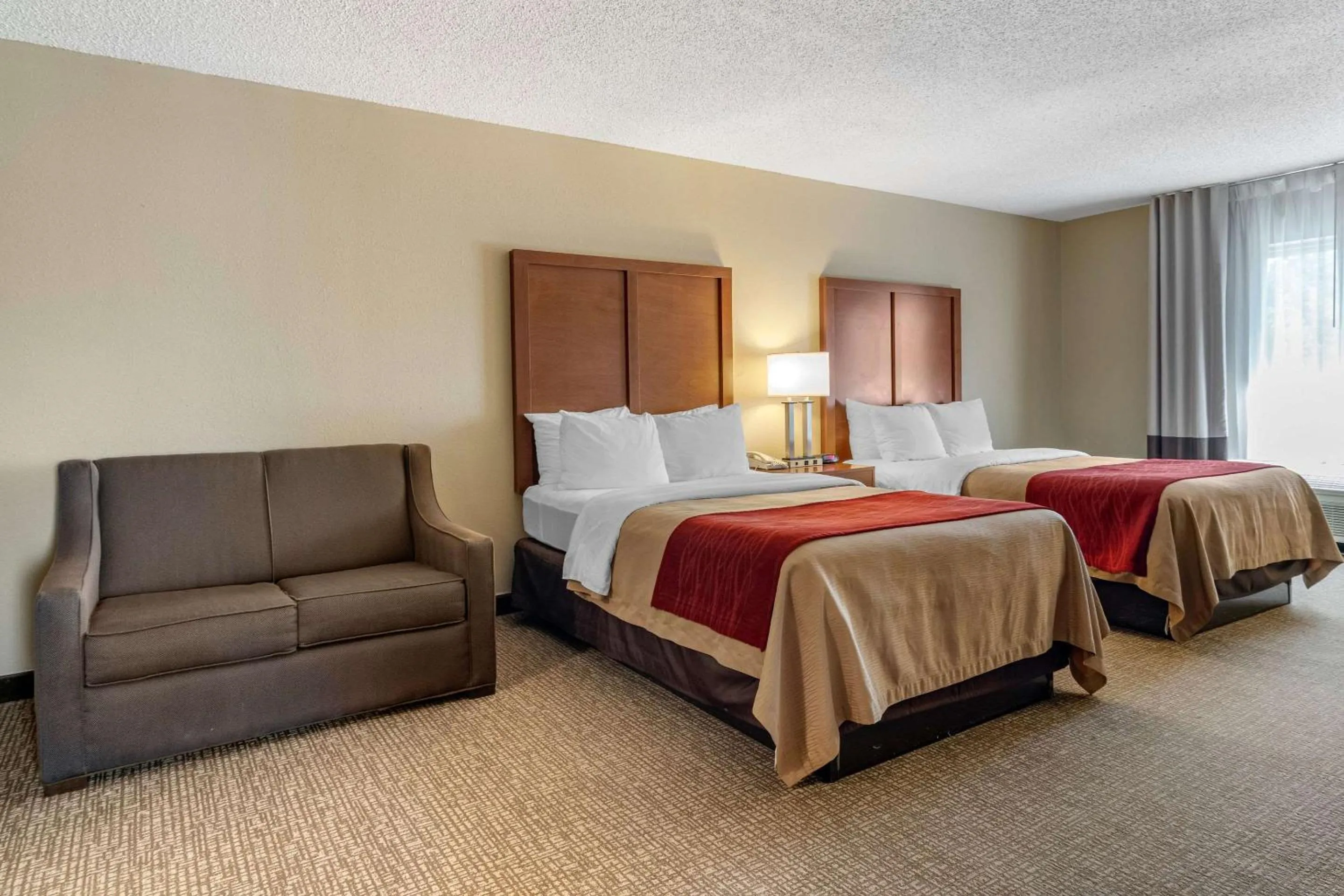 Photo of the whole room, Bed in Comfort Inn & Suites Suwanee - Sugarloaf