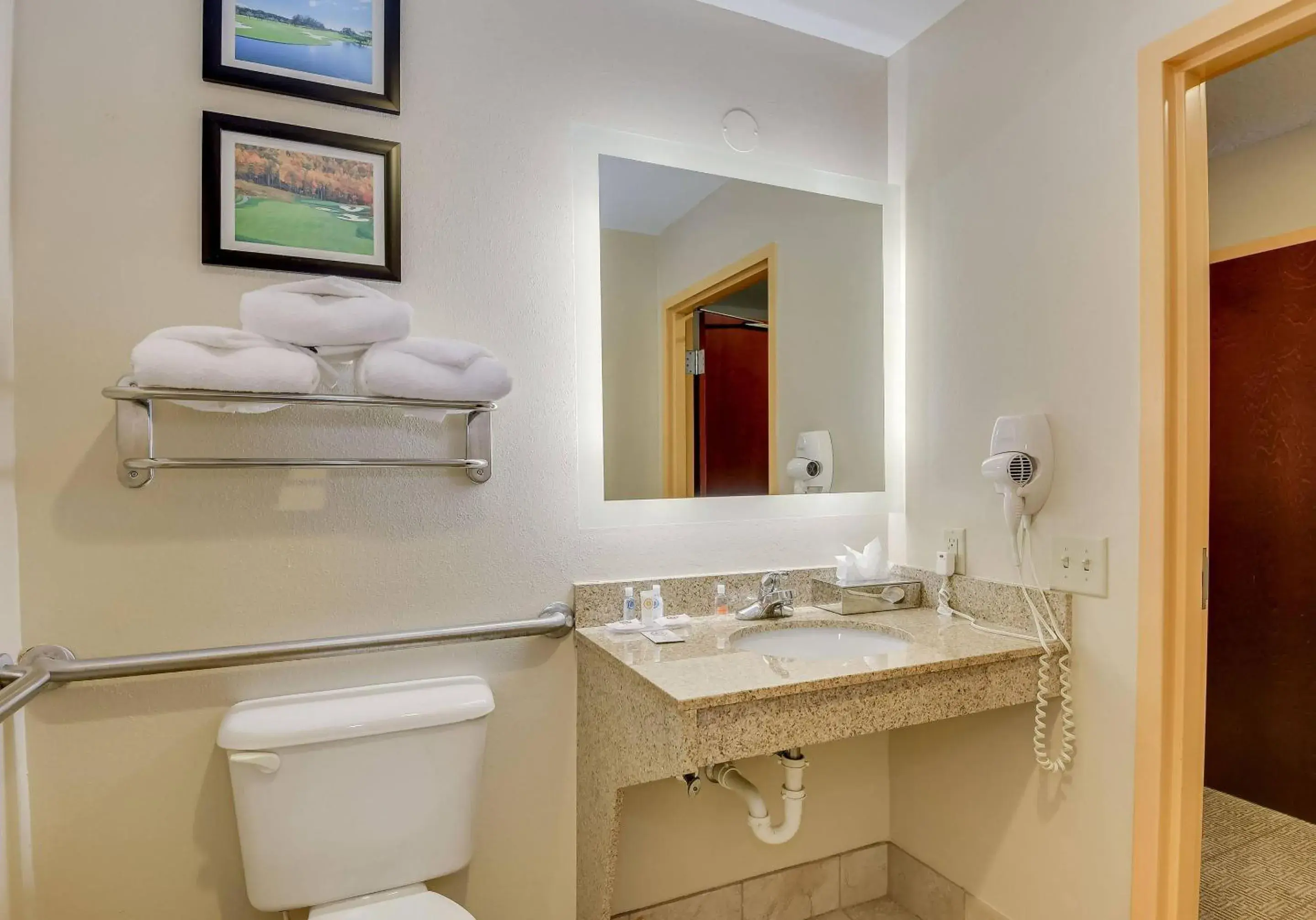 King Suite - Accessible/Non-Smoking in Comfort Inn & Suites Augusta Fort Gordon Area King Suite - Accessible/Non-Smoking in Comfort Inn & Suites Augusta Fort Gordon Area