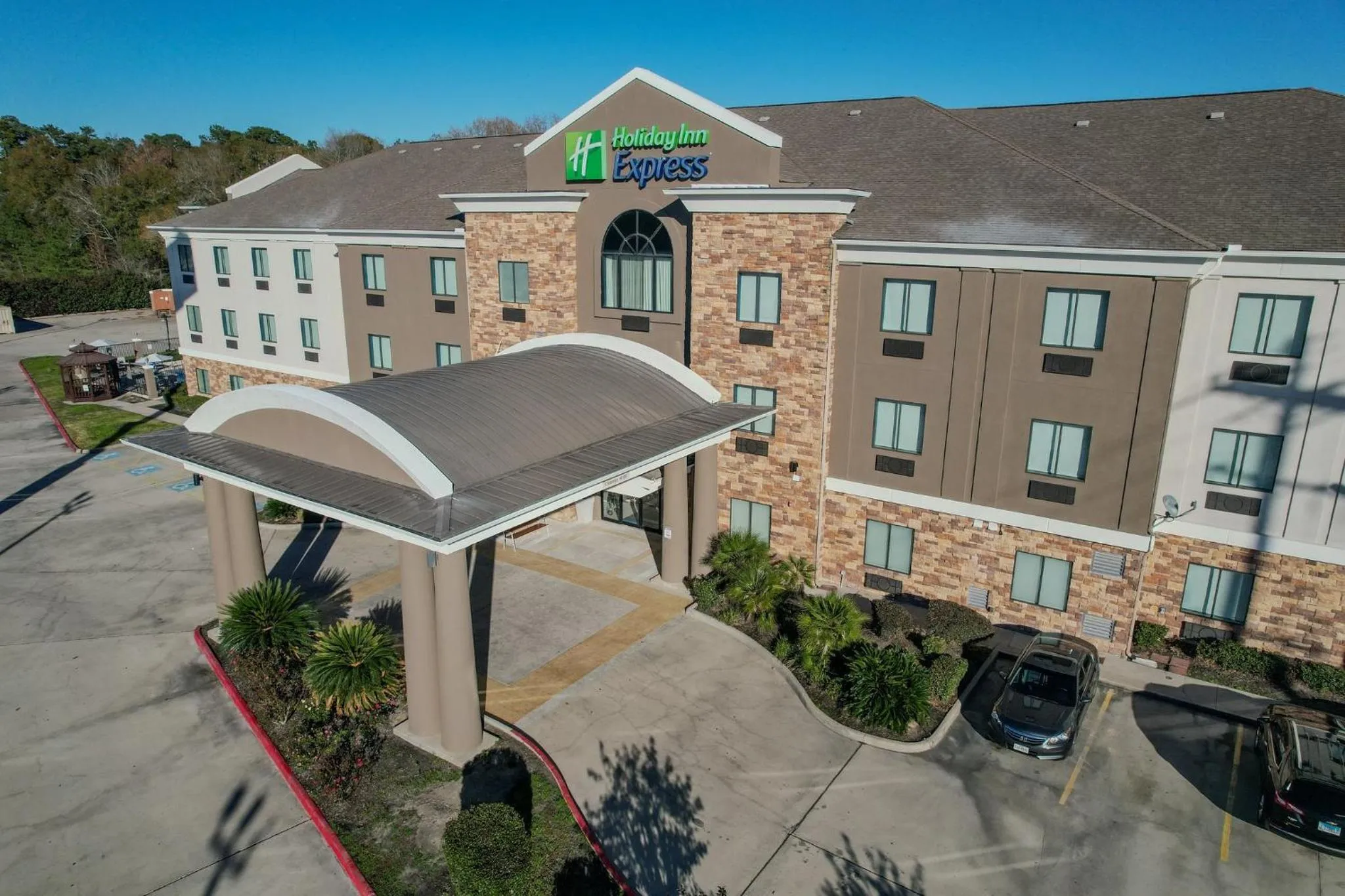 Property building in Holiday Inn Express & Suites Cleveland by IHG