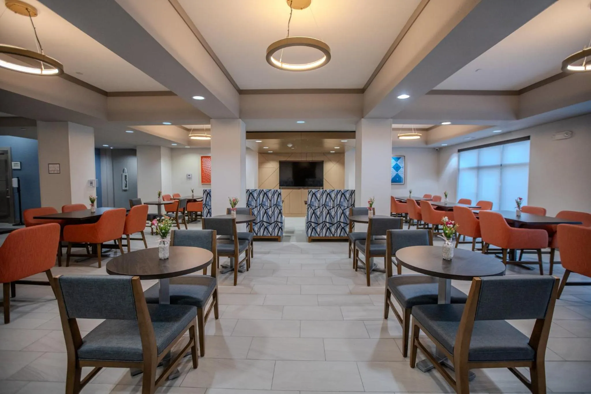 Breakfast in Holiday Inn Express & Suites Cleveland by IHG