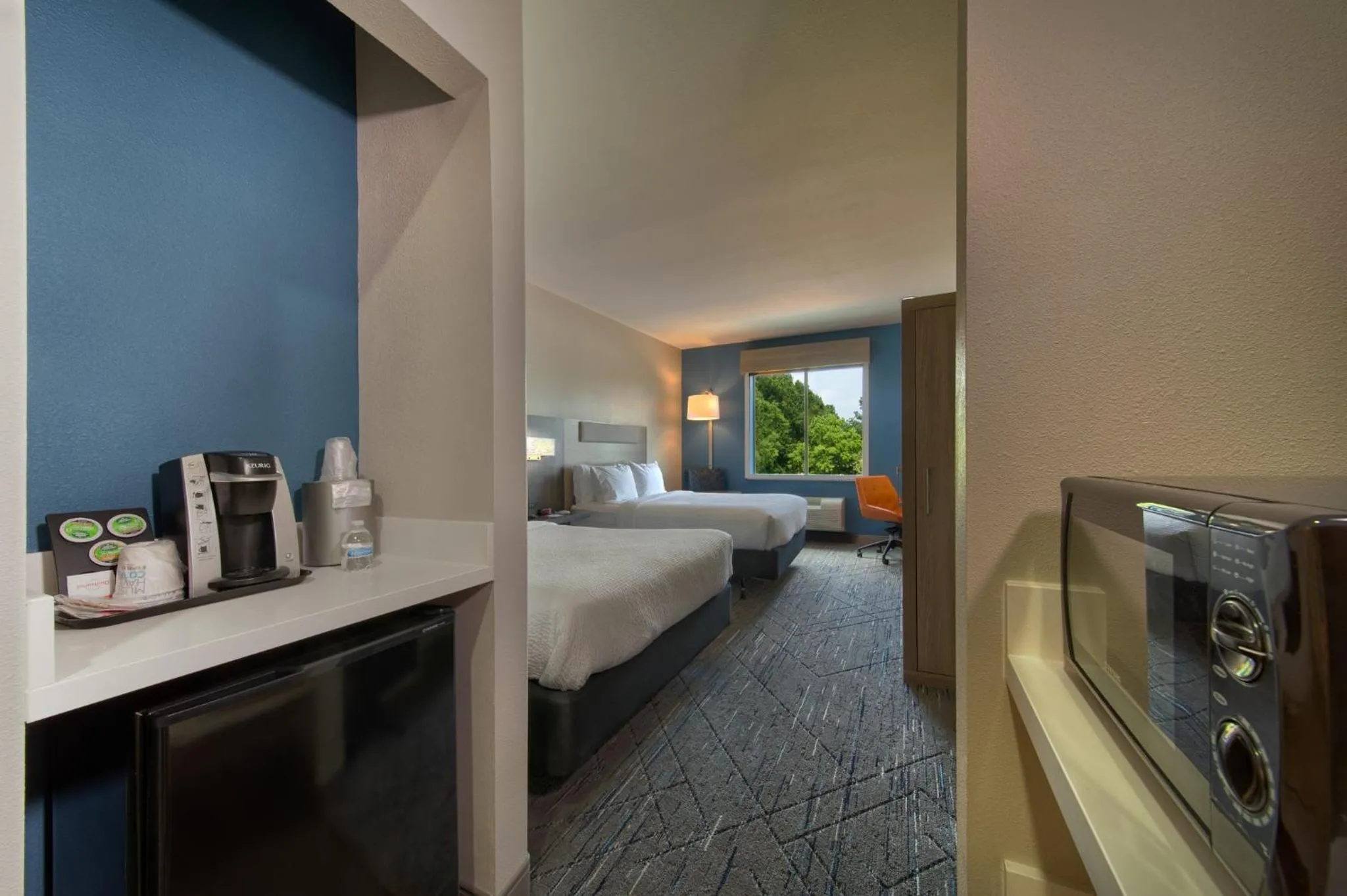 Photo of the whole room, Bed in Holiday Inn Express & Suites Cleveland by IHG