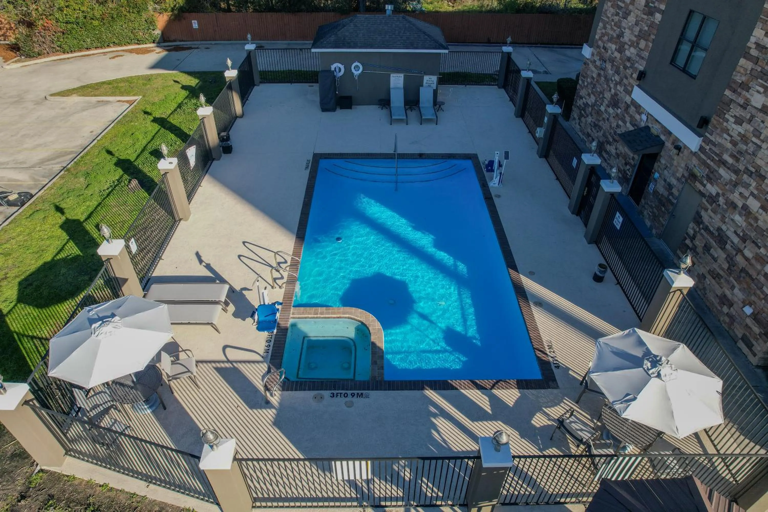 Swimming pool in Holiday Inn Express & Suites Cleveland by IHG