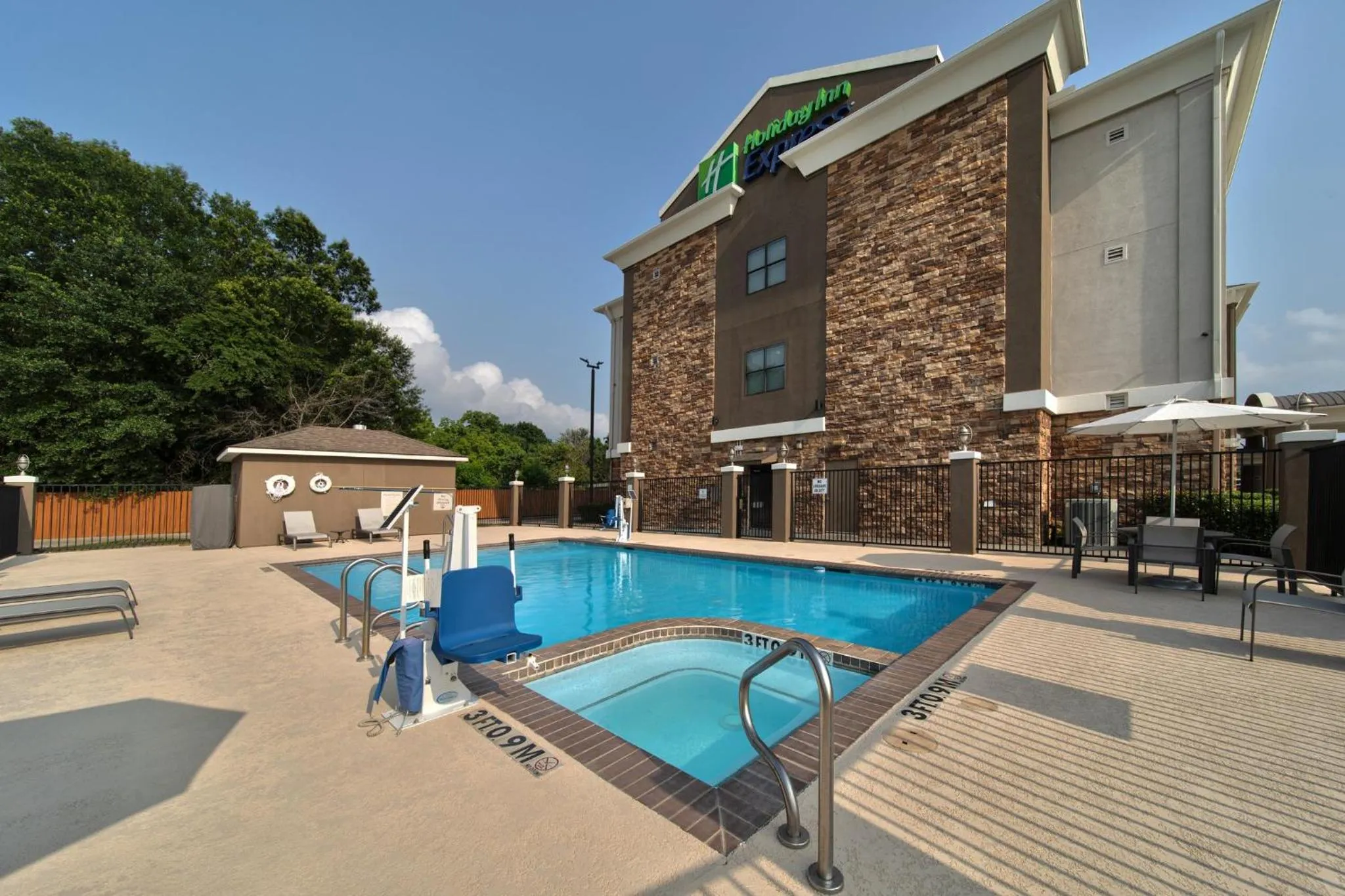 Swimming pool in Holiday Inn Express & Suites Cleveland by IHG