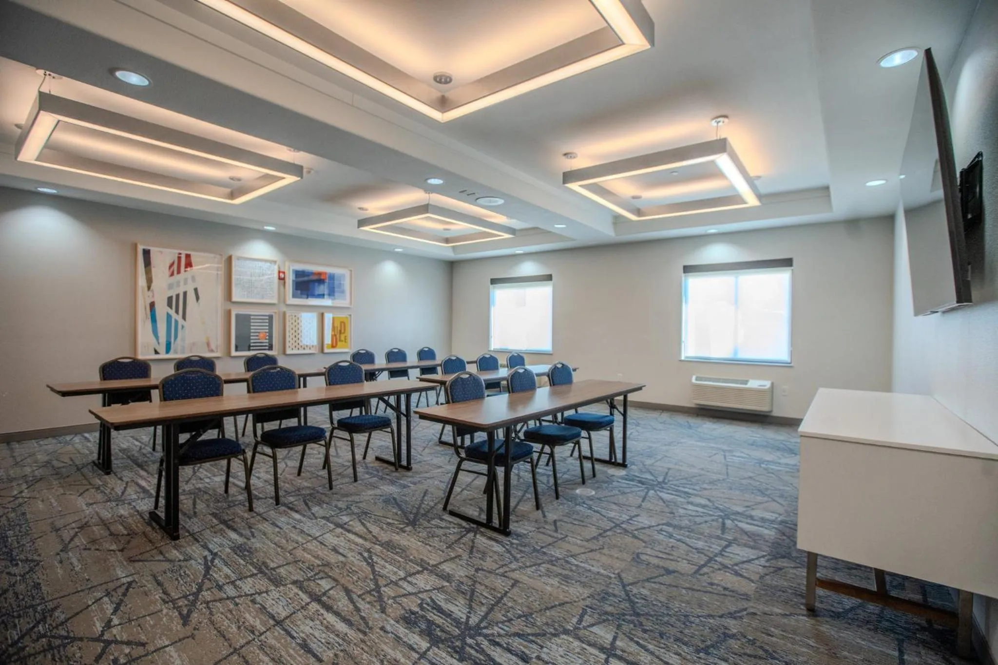 Meeting/conference room in Holiday Inn Express & Suites Cleveland by IHG