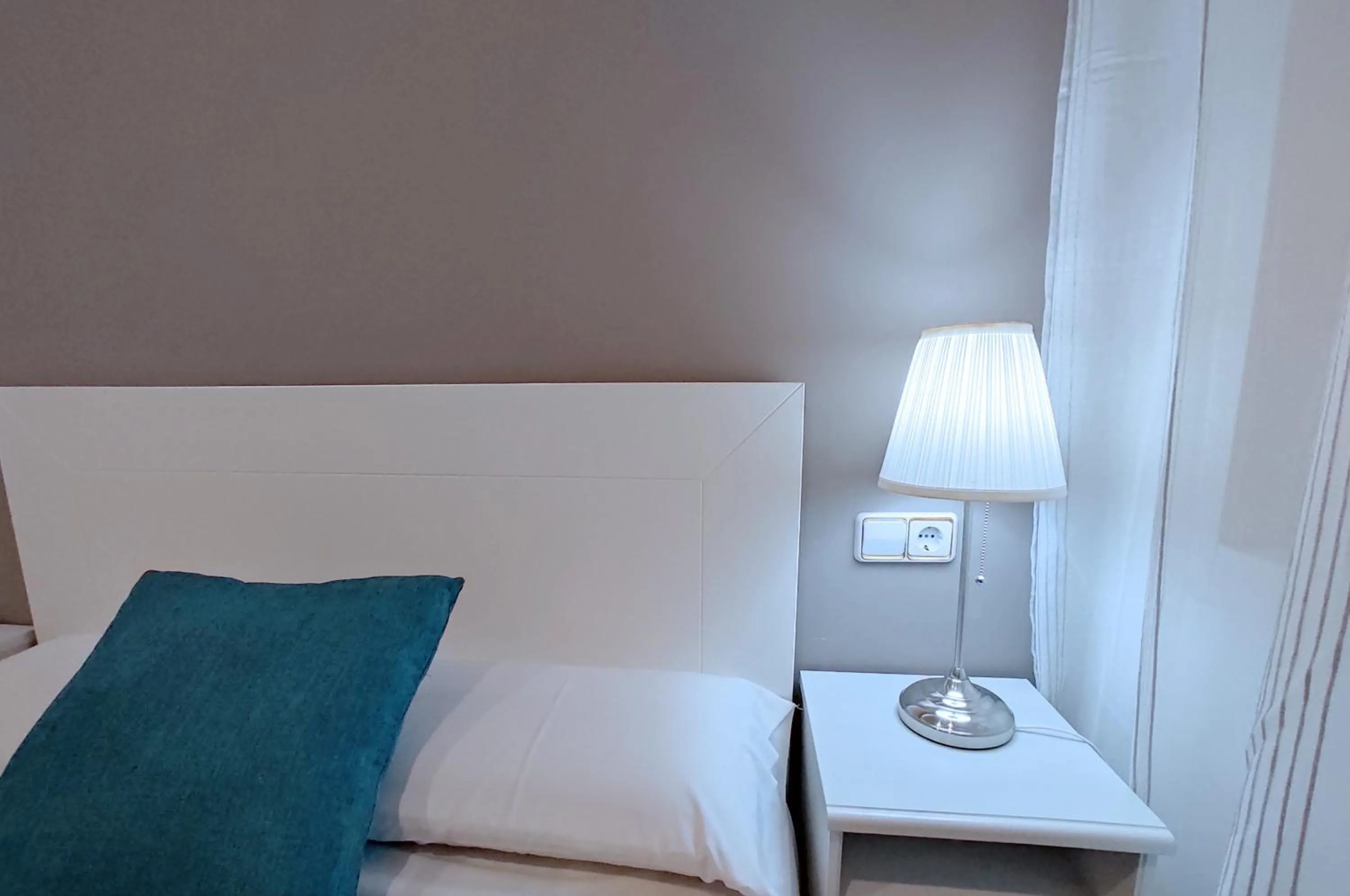 Decorative detail, Bed in Hostal Bruña Paseo del Prado