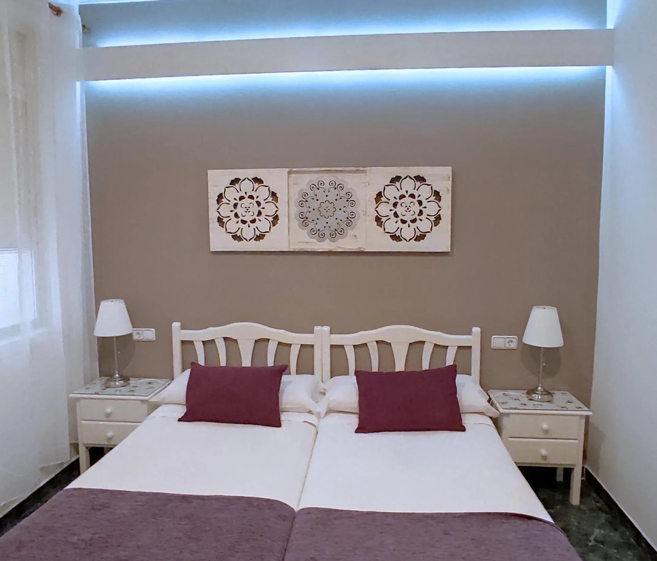 Bed in Hostal Bruña Paseo del Prado