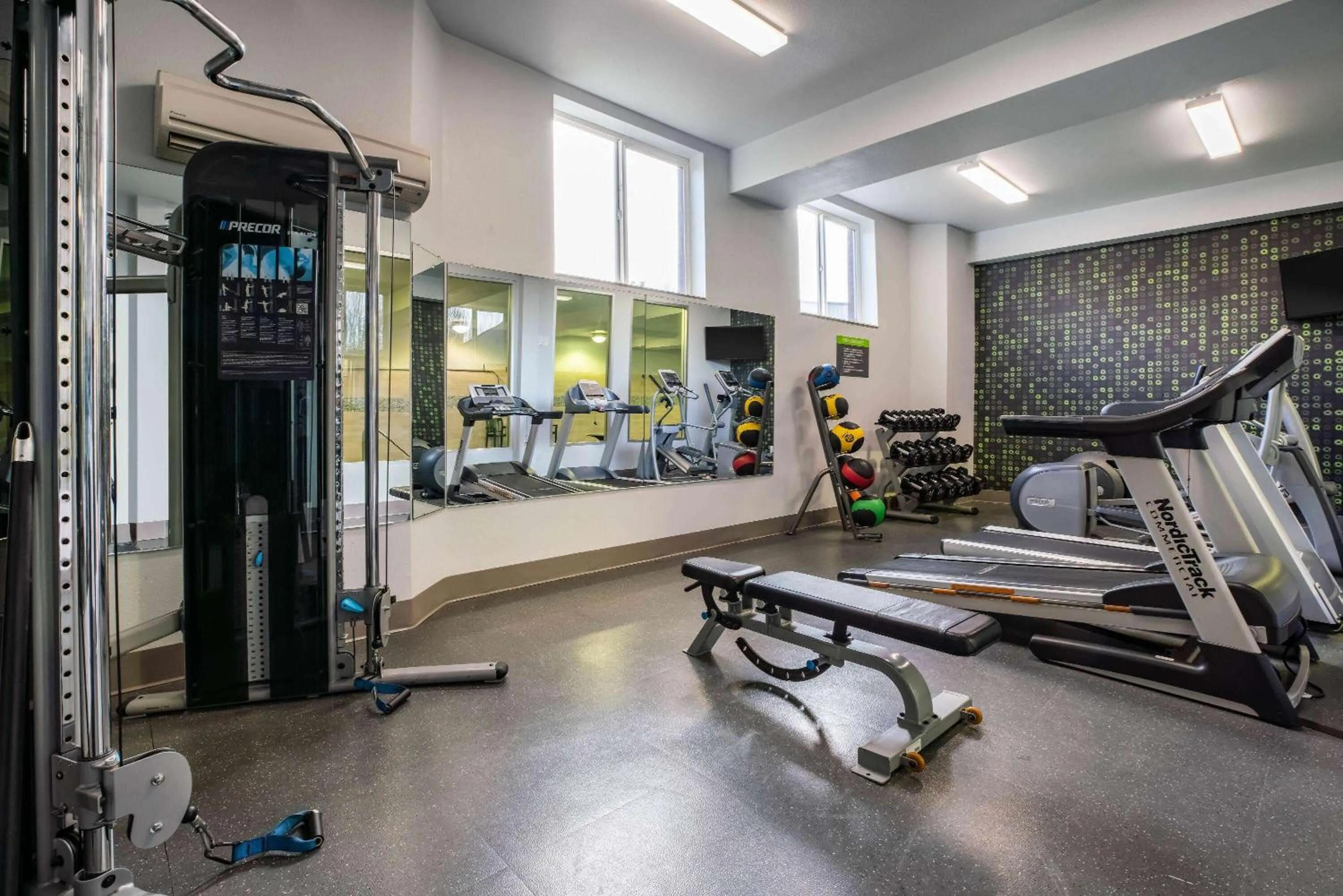 Fitness centre/facilities in La Quinta by Wyndham Portland Airport