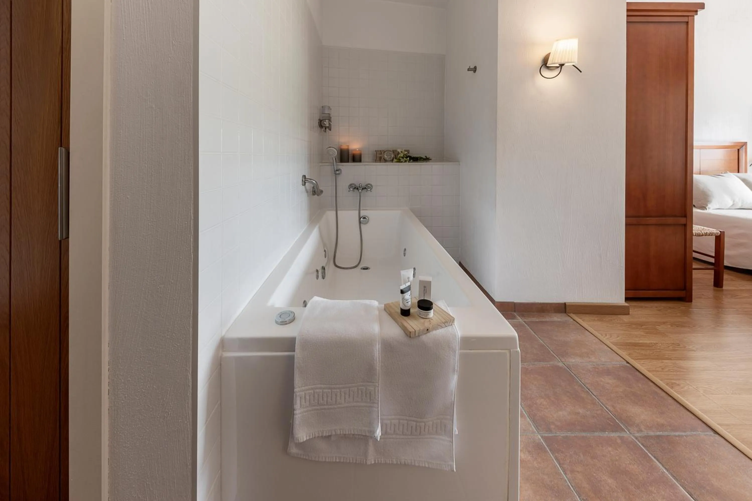 Hot Tub, Bed in Hotel La Sitja - Adults only