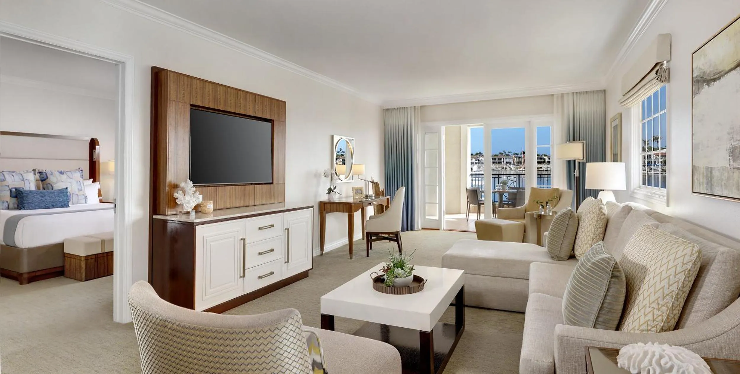 TV and multimedia, Bed in Balboa Bay Resort