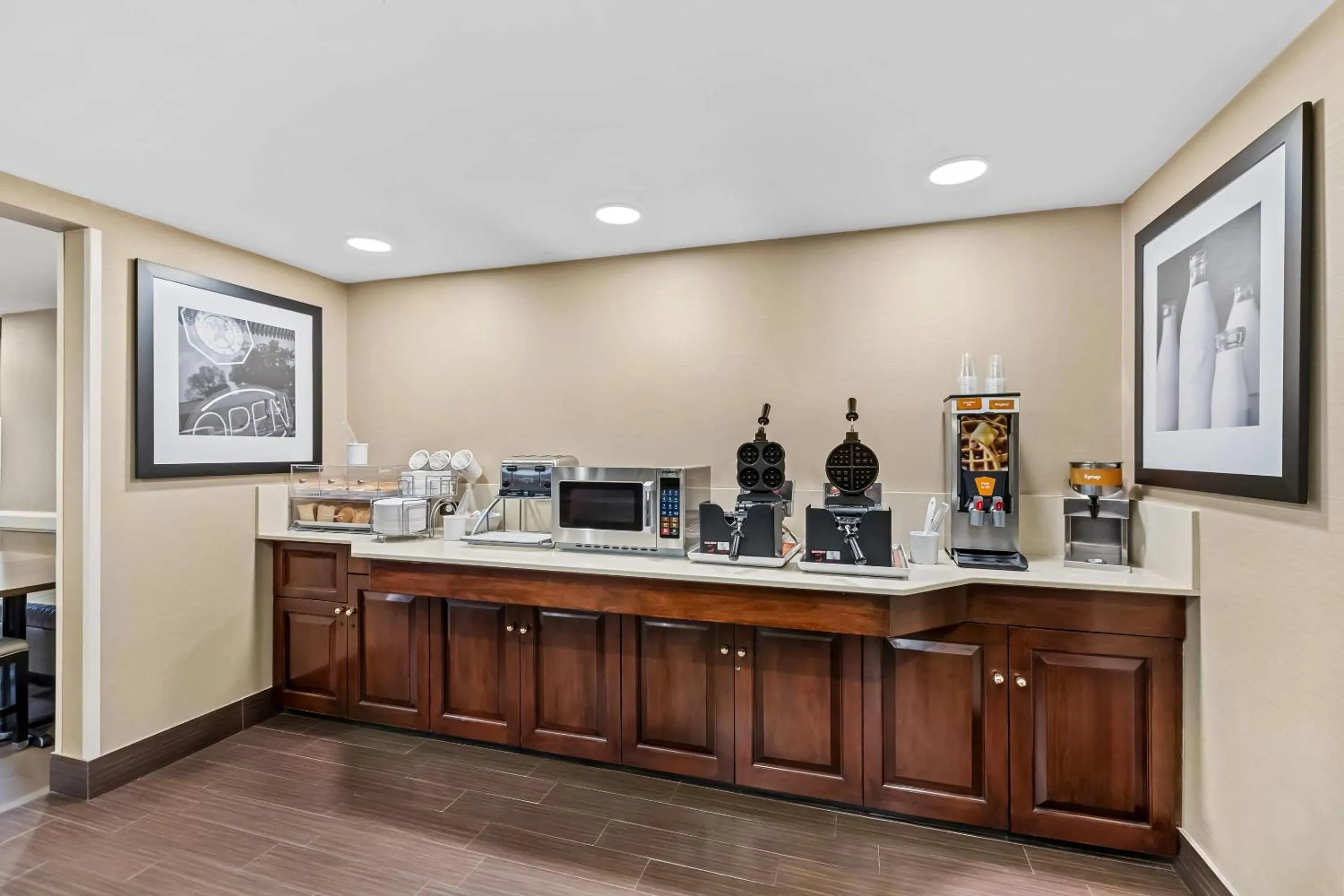 Breakfast in Comfort Inn & Suites Somerset - New Brunswick