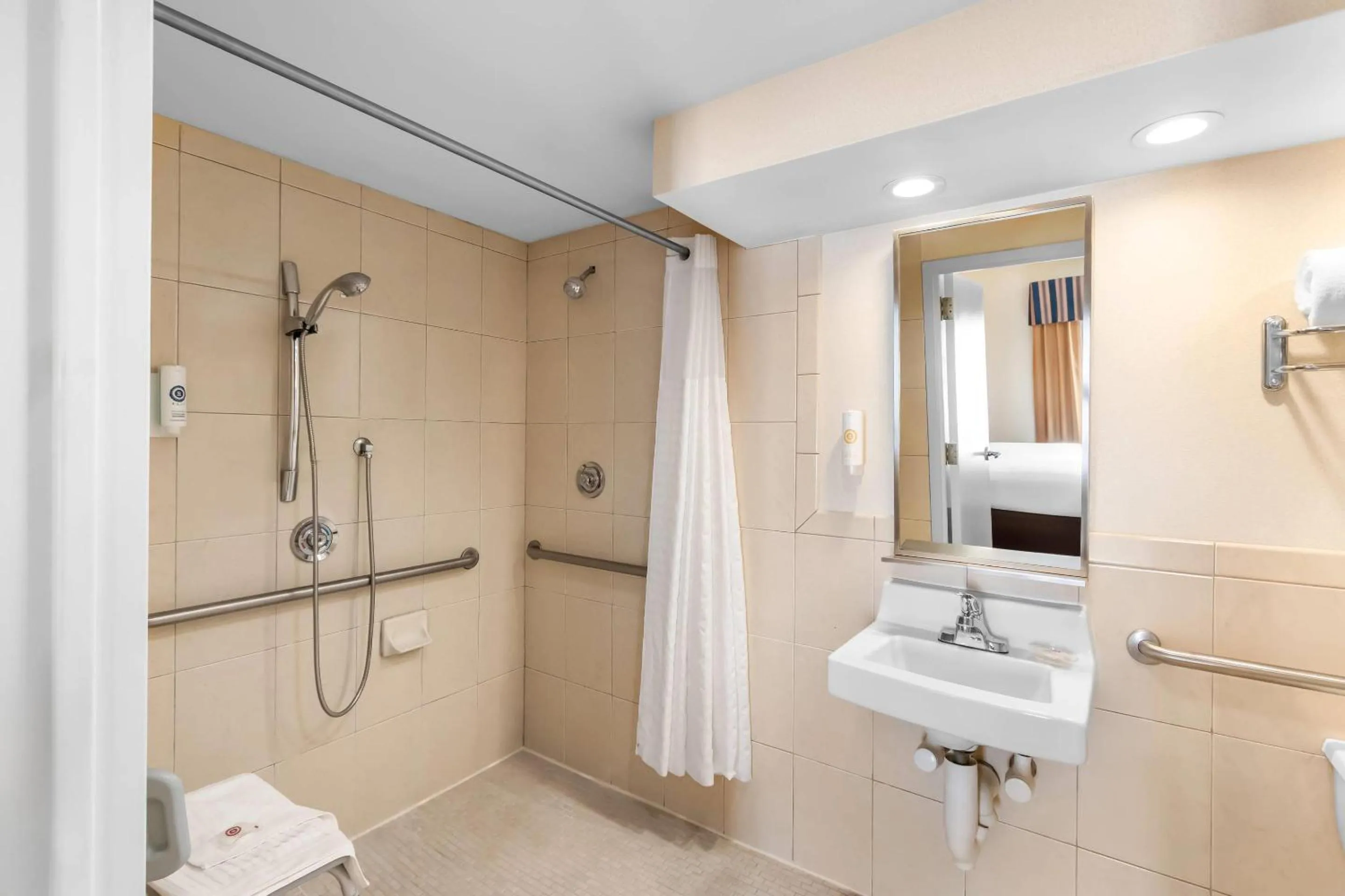 Bedroom in Comfort Inn & Suites Somerset - New Brunswick