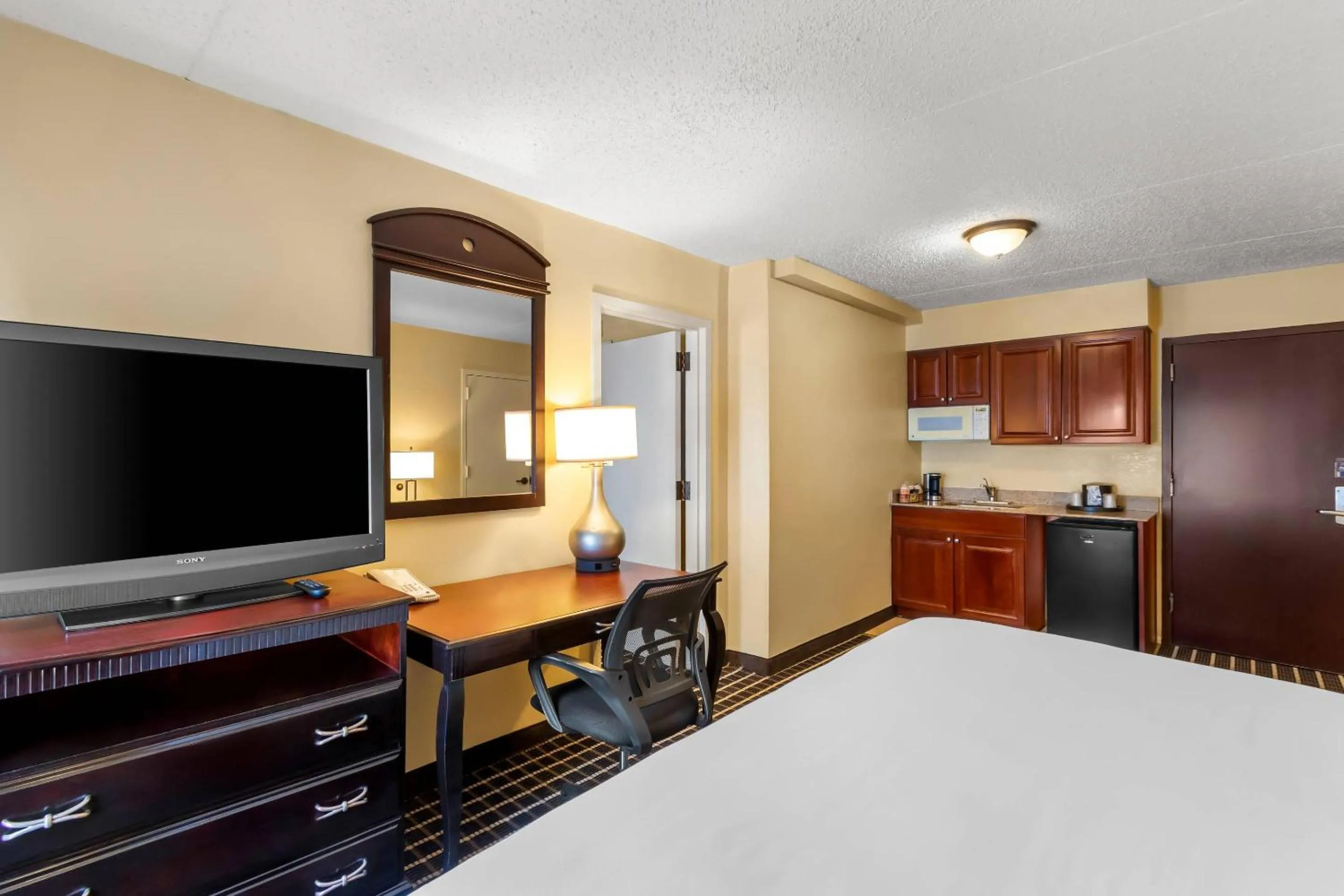 Bedroom, Bed in Comfort Inn & Suites Somerset - New Brunswick