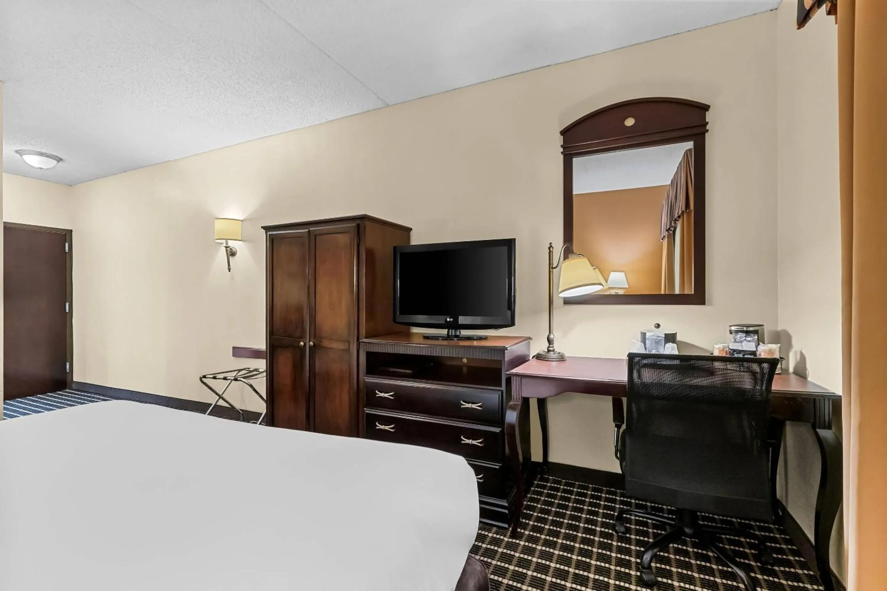 Bedroom, Bed in Comfort Inn & Suites Somerset - New Brunswick
